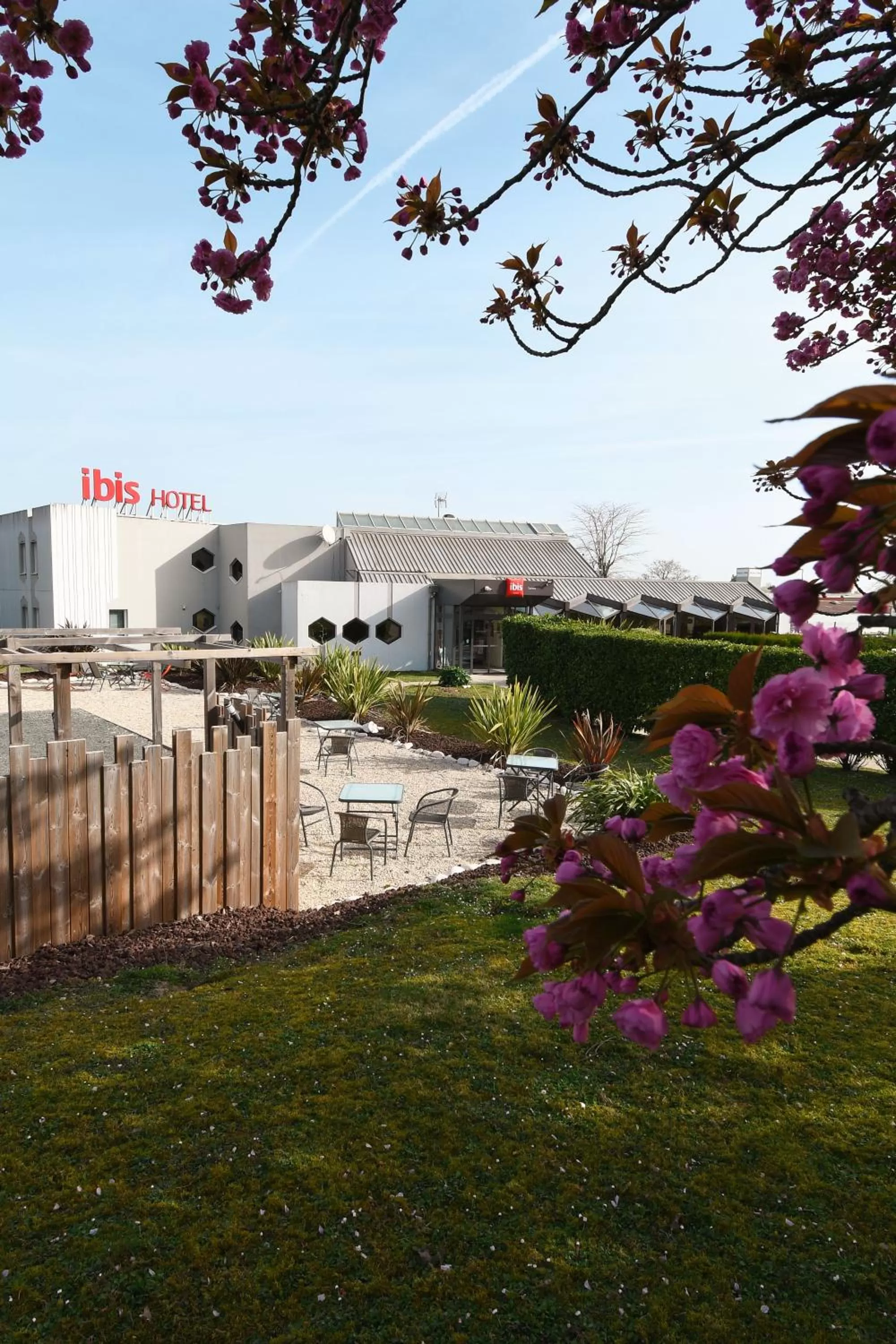 Patio in ibis Saintes