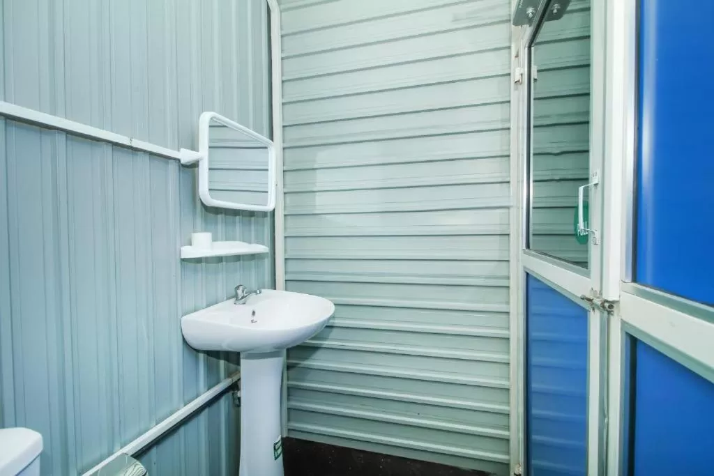 Airport A4 Transit Hub - Eco Chalets - FREE SHUTTLE SERVICE 24HRS