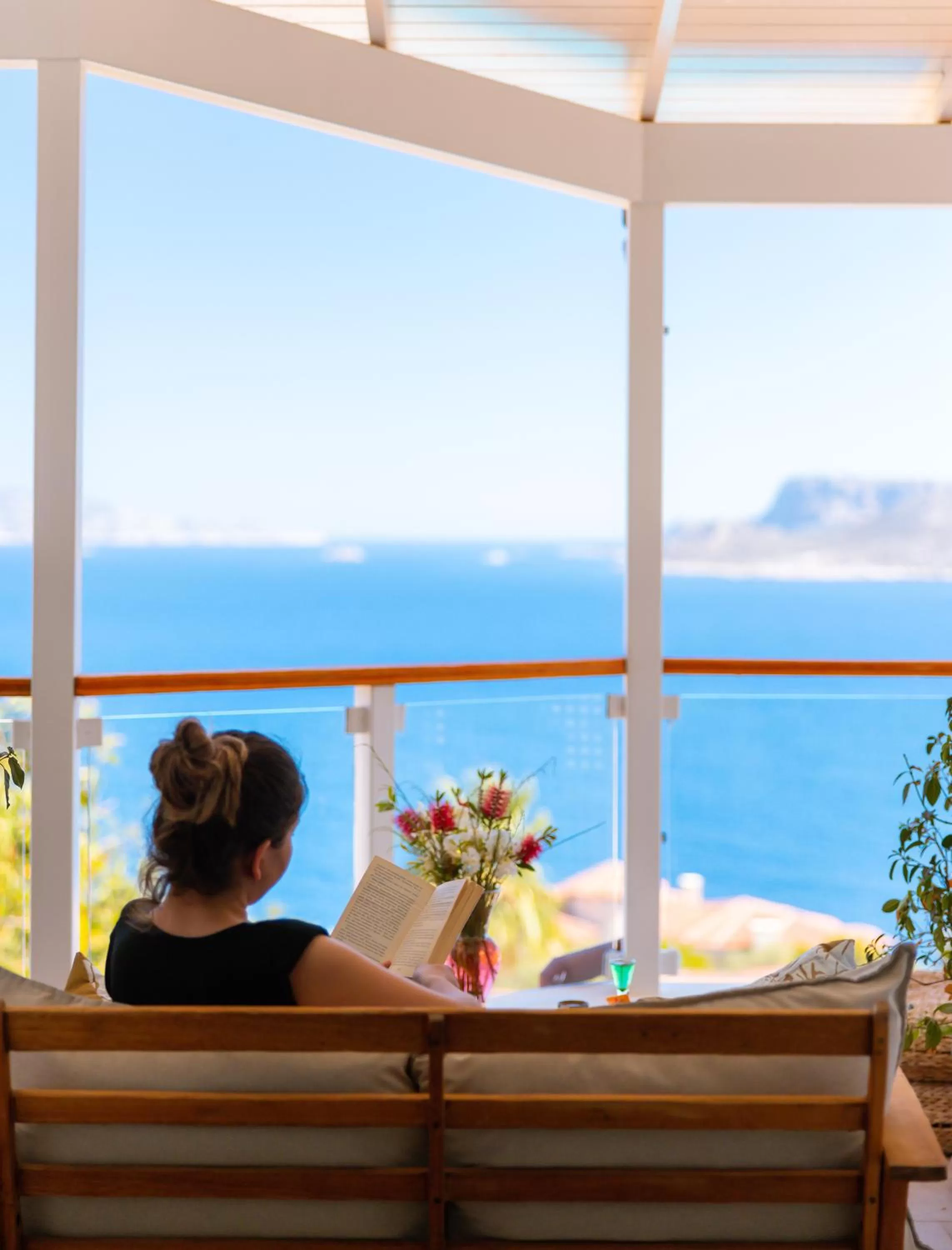 Communal lounge/ TV room in Olea Nova Hotel