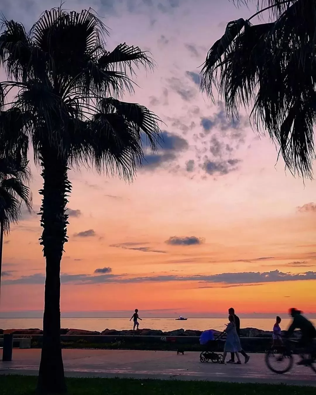 Day in Aparthotel Orbi City Batumi