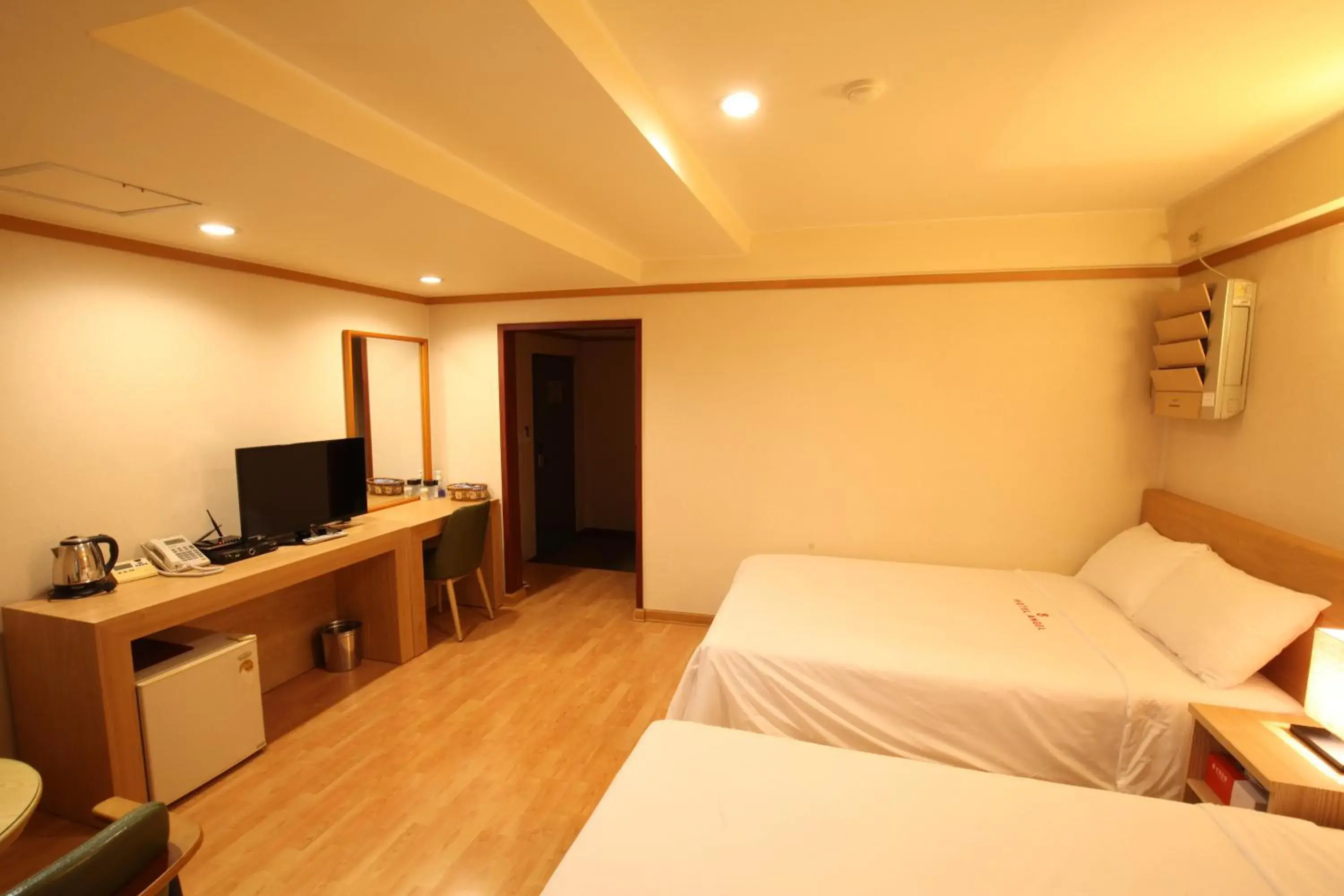 Business Twin Room in Angel Hotel Business Twin Room in Angel Hotel