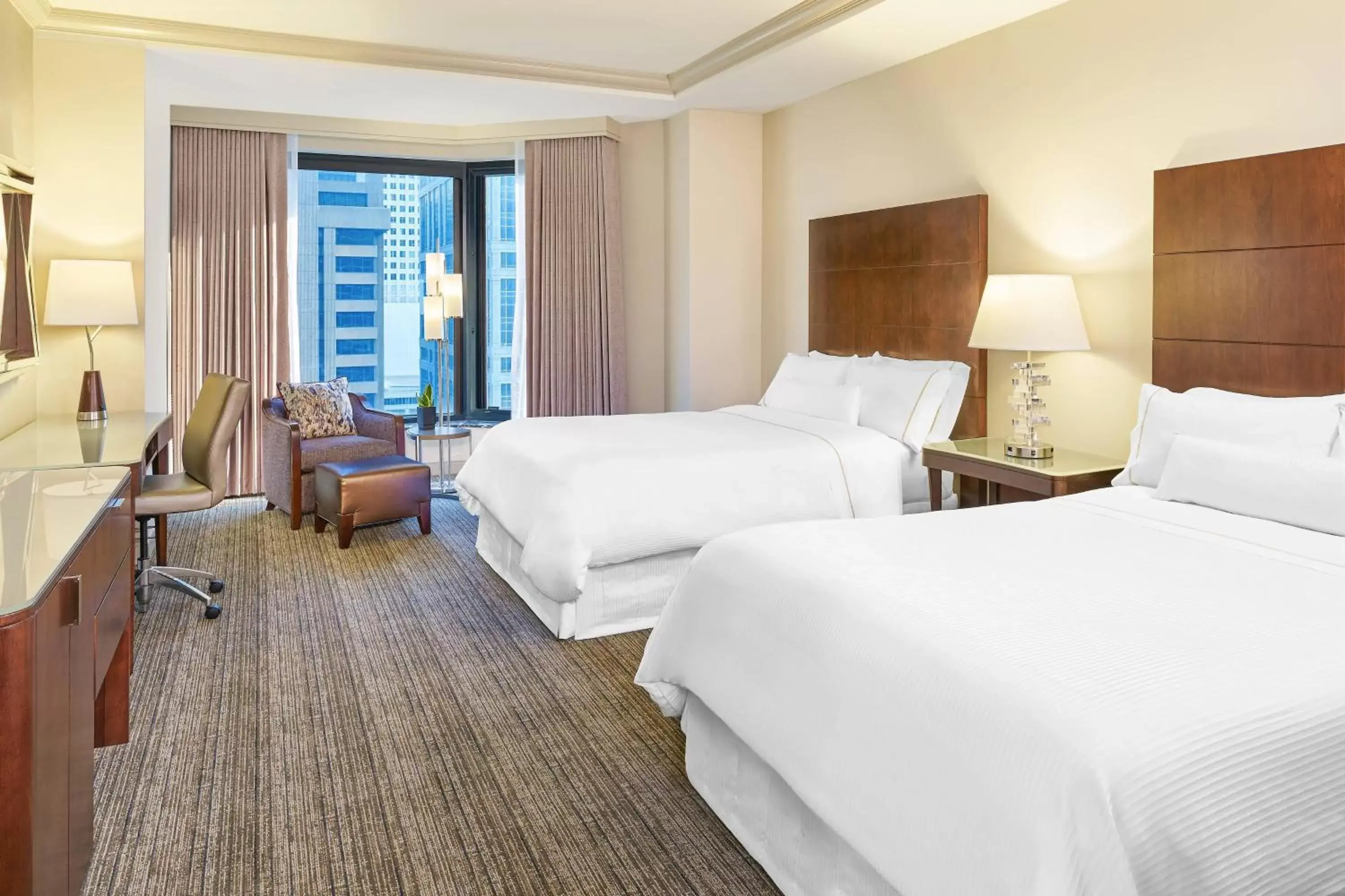 Traditional Double Room with Two Double Beds and Adapted Tub - Mobility and Hearing Accessible in The Westin Chicago River North Traditional Double Room with Two Double Beds and Adapted Tub - Mobility and Hearing Accessible in The Westin Chicago River North