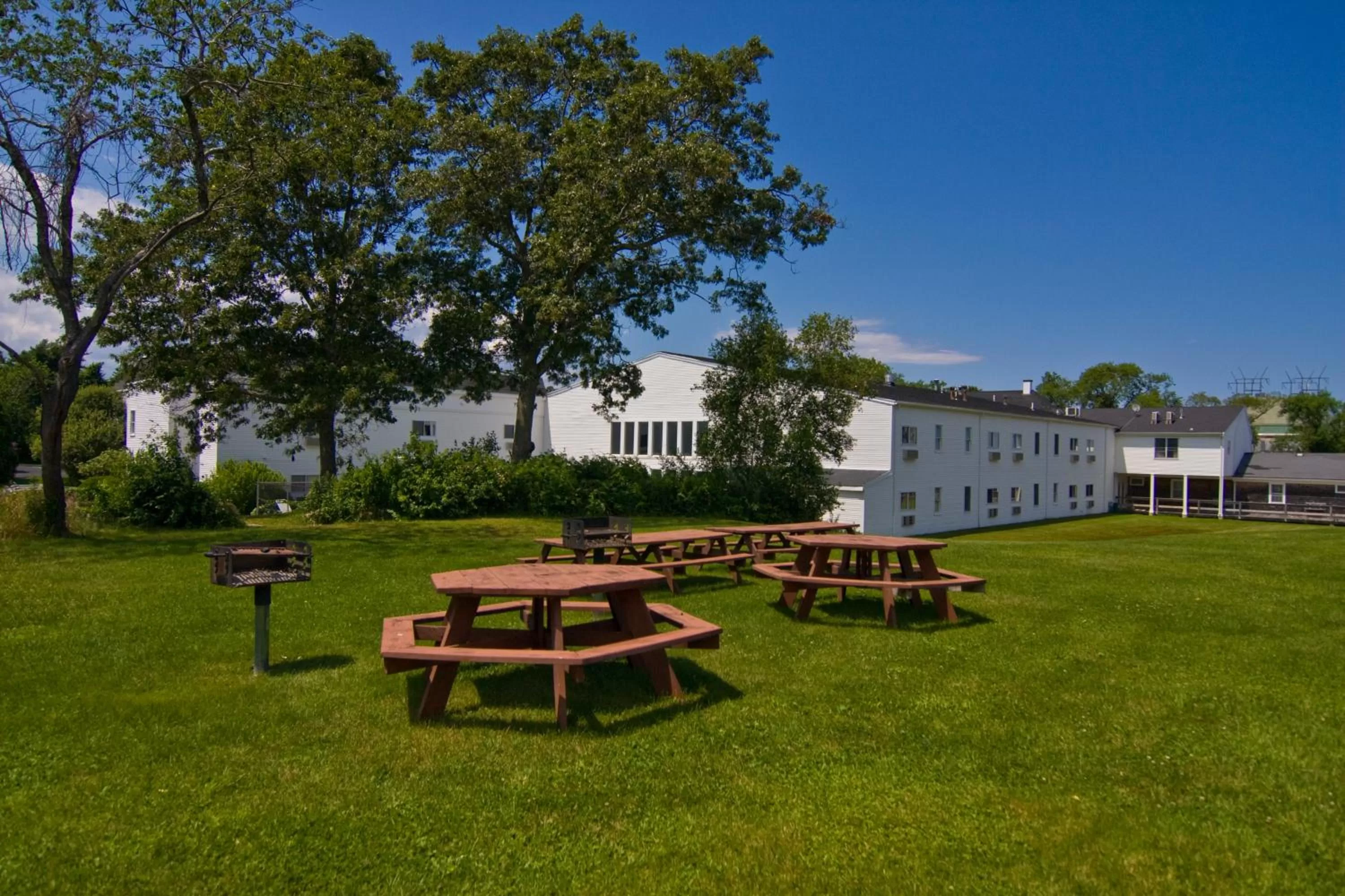 Facade/entrance in Sandwich Lodge & Resort