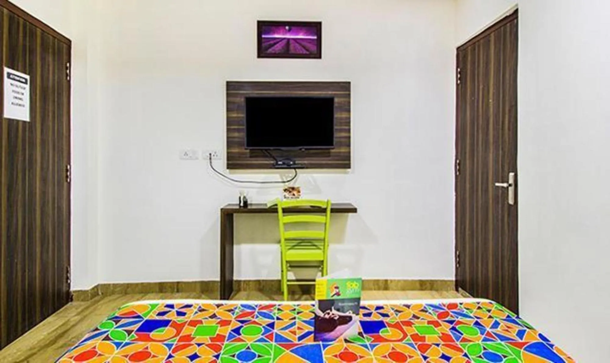 Bed in FabHotel Airport Residency