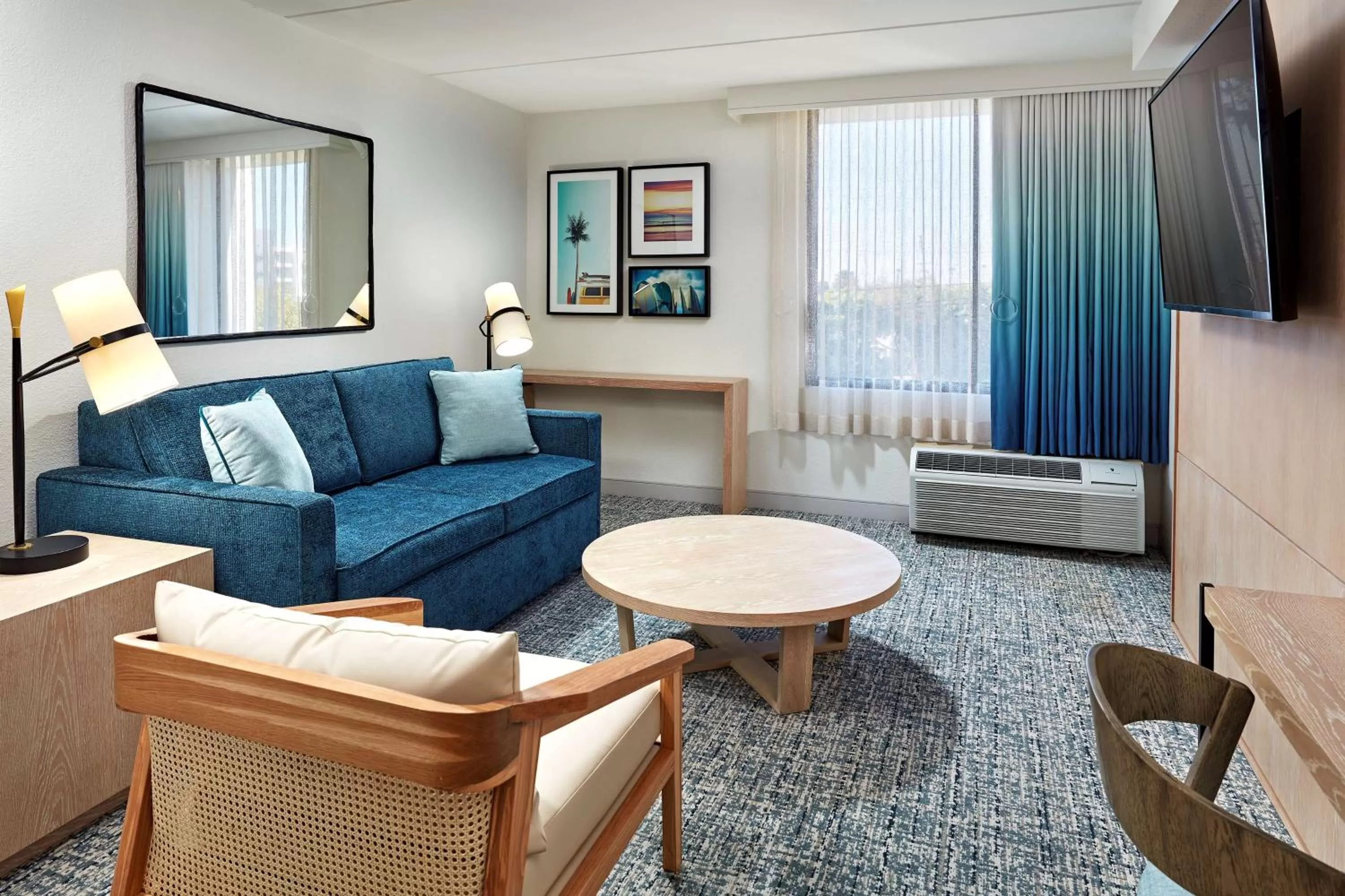 Living room in Hotel MDR Marina del Rey- a DoubleTree by Hilton