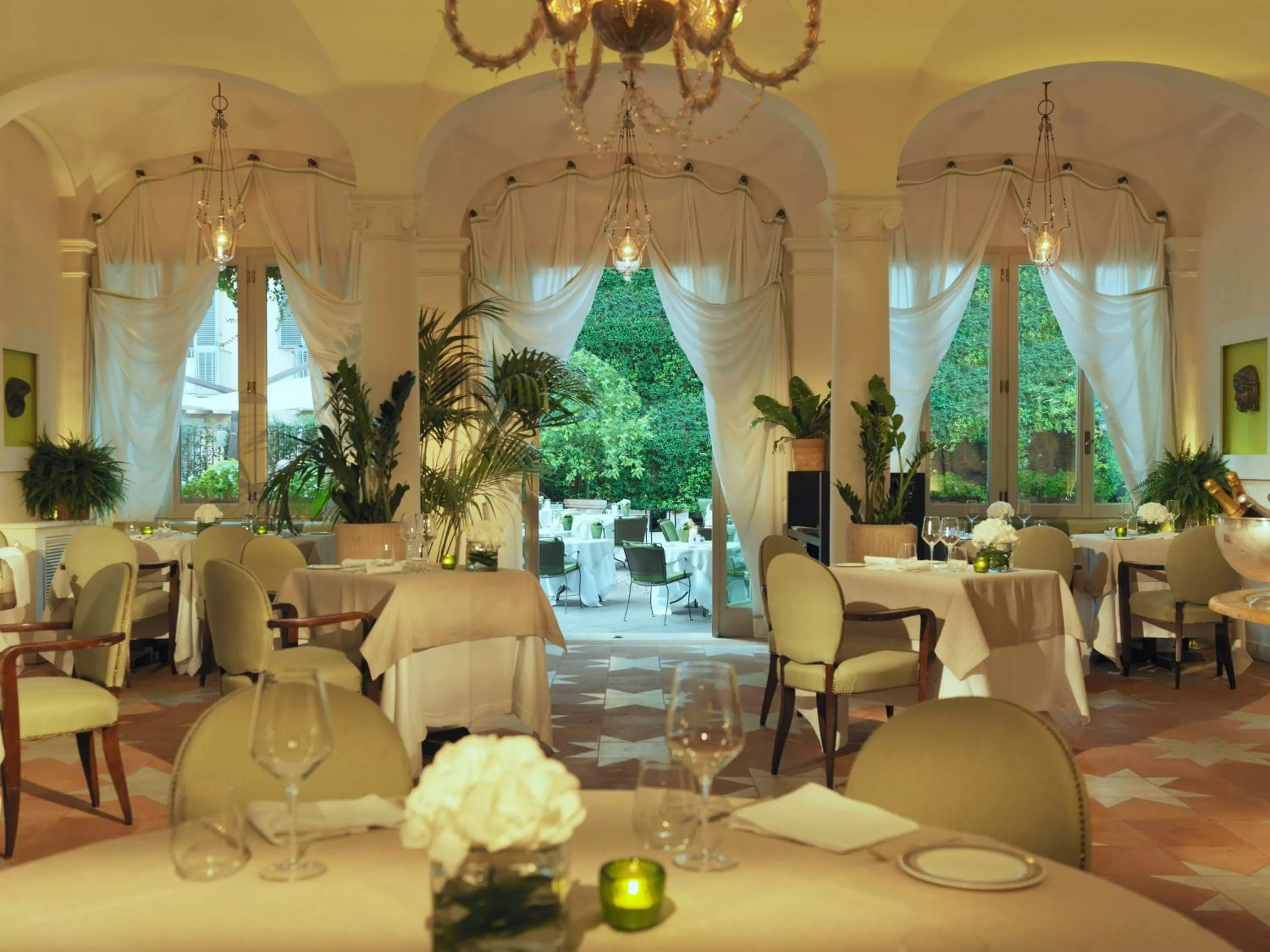 Restaurant/places to eat in Rocco Forte Hotel De Russie