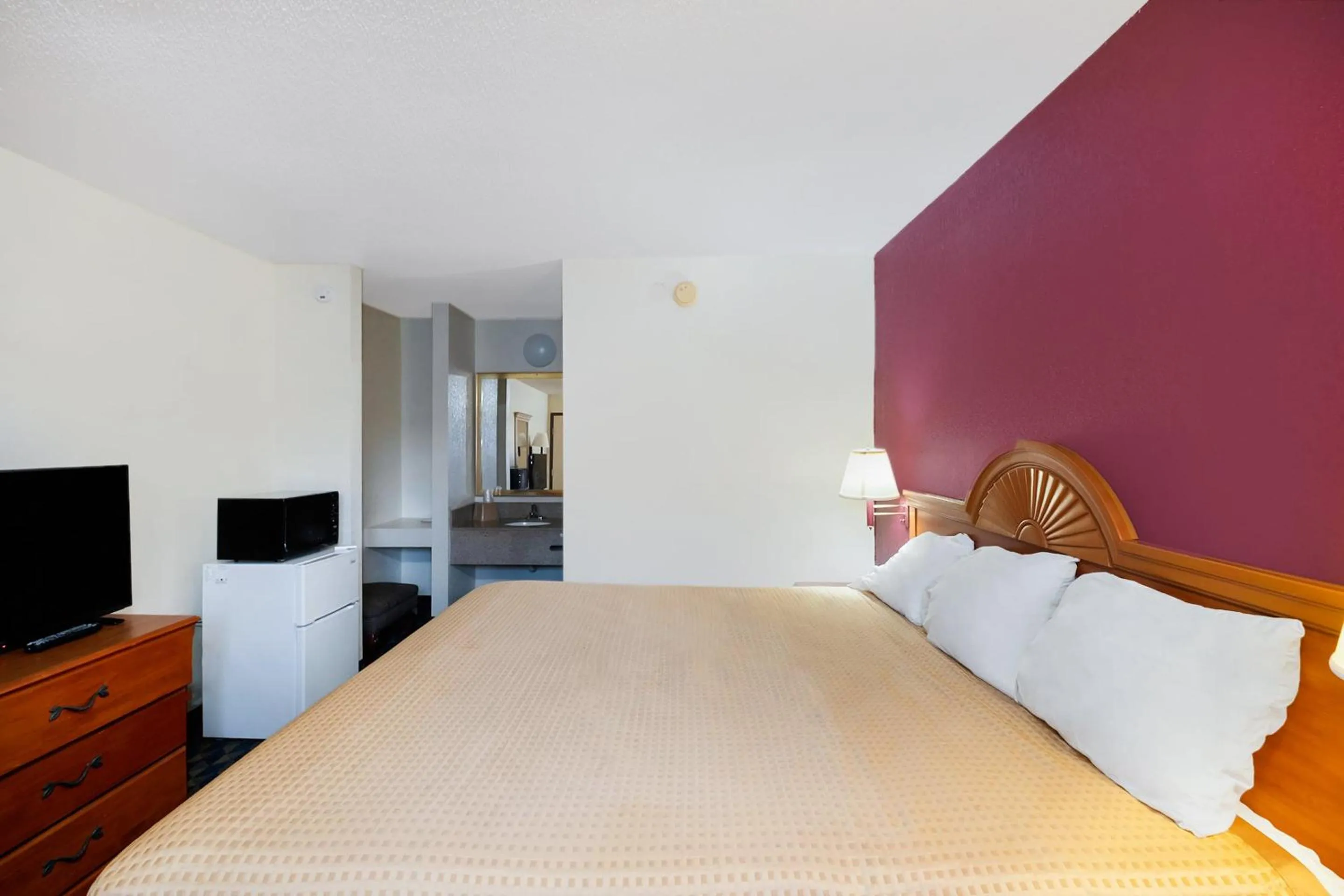 Bedroom in OYO Hotel Manning SC