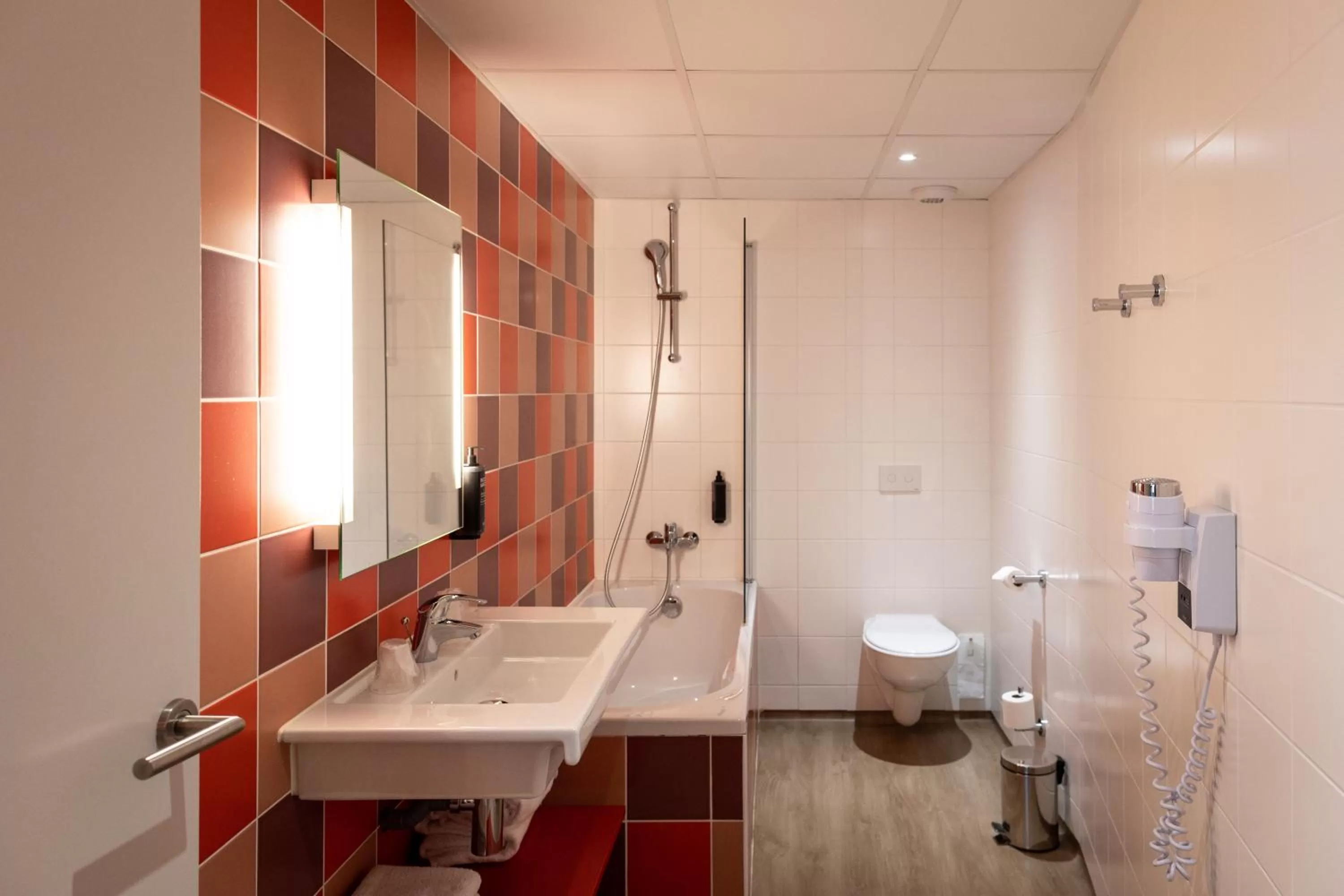 Bathroom in ibis styles Albi Centre Le Theatro
