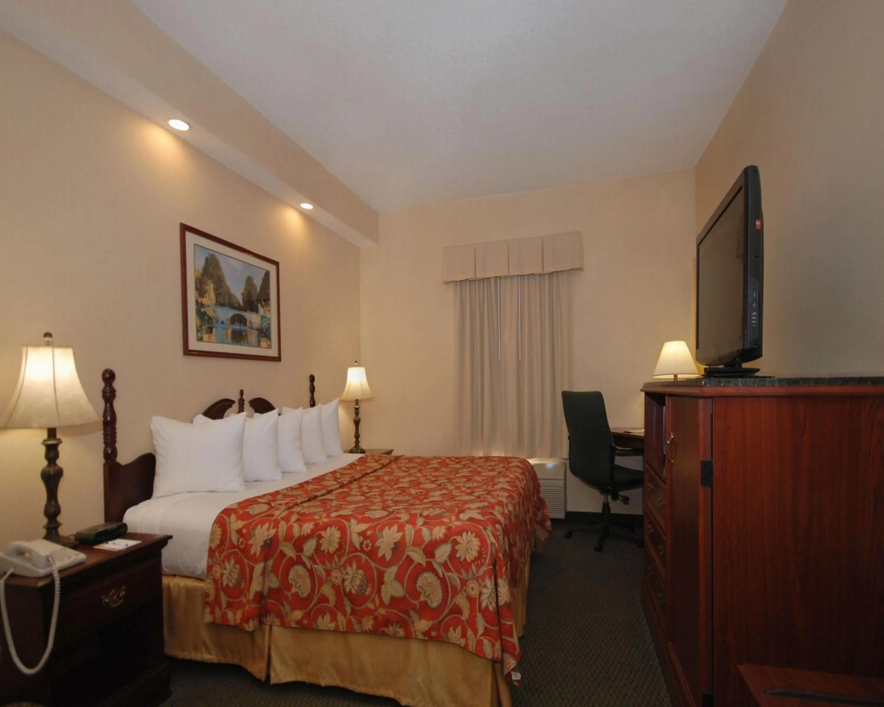 King Room - Accessible/Smoking in Quality Inn Greeneville - Tusculum