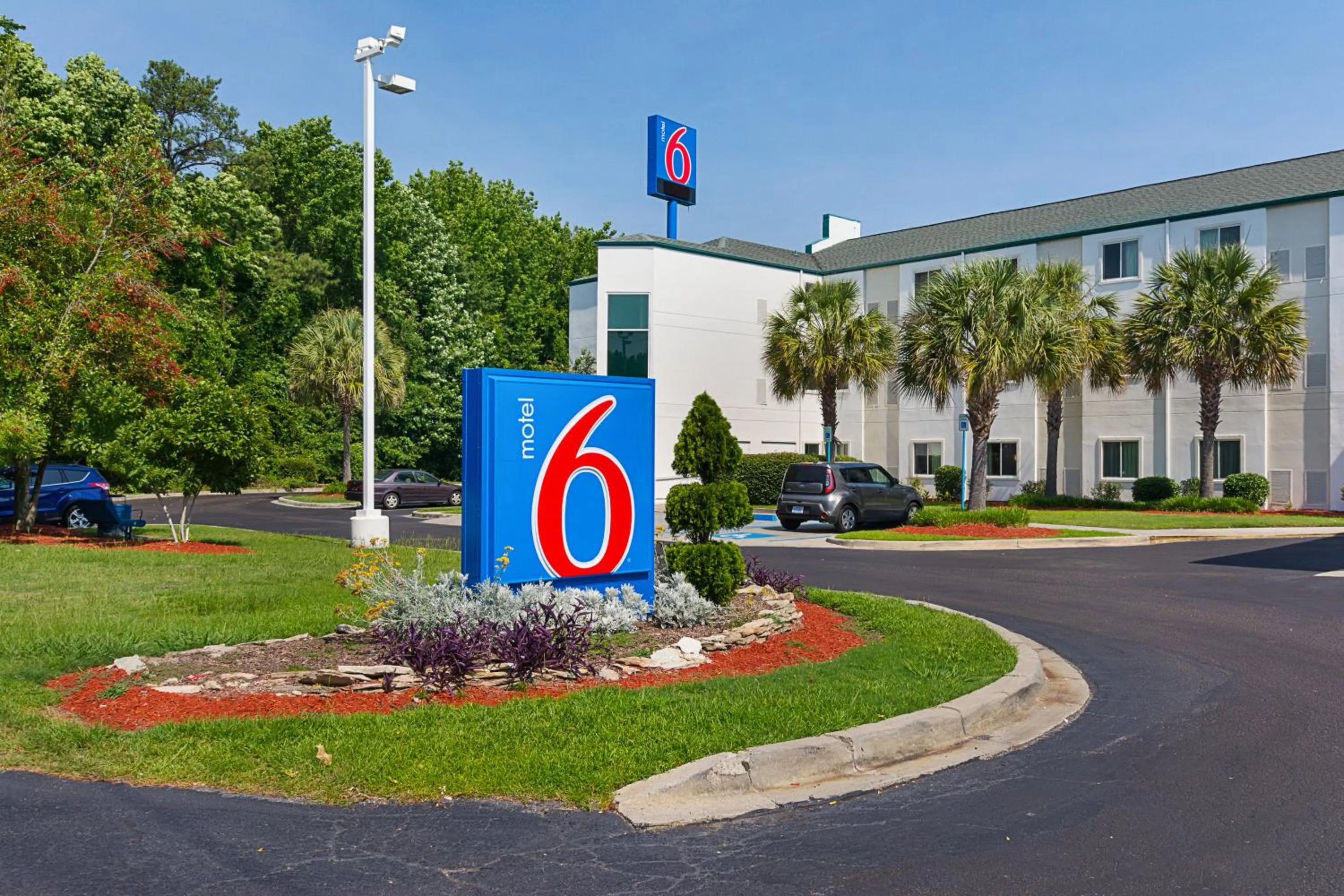 Facade/entrance in Motel 6-Columbia, SC - Fort Jackson Area
