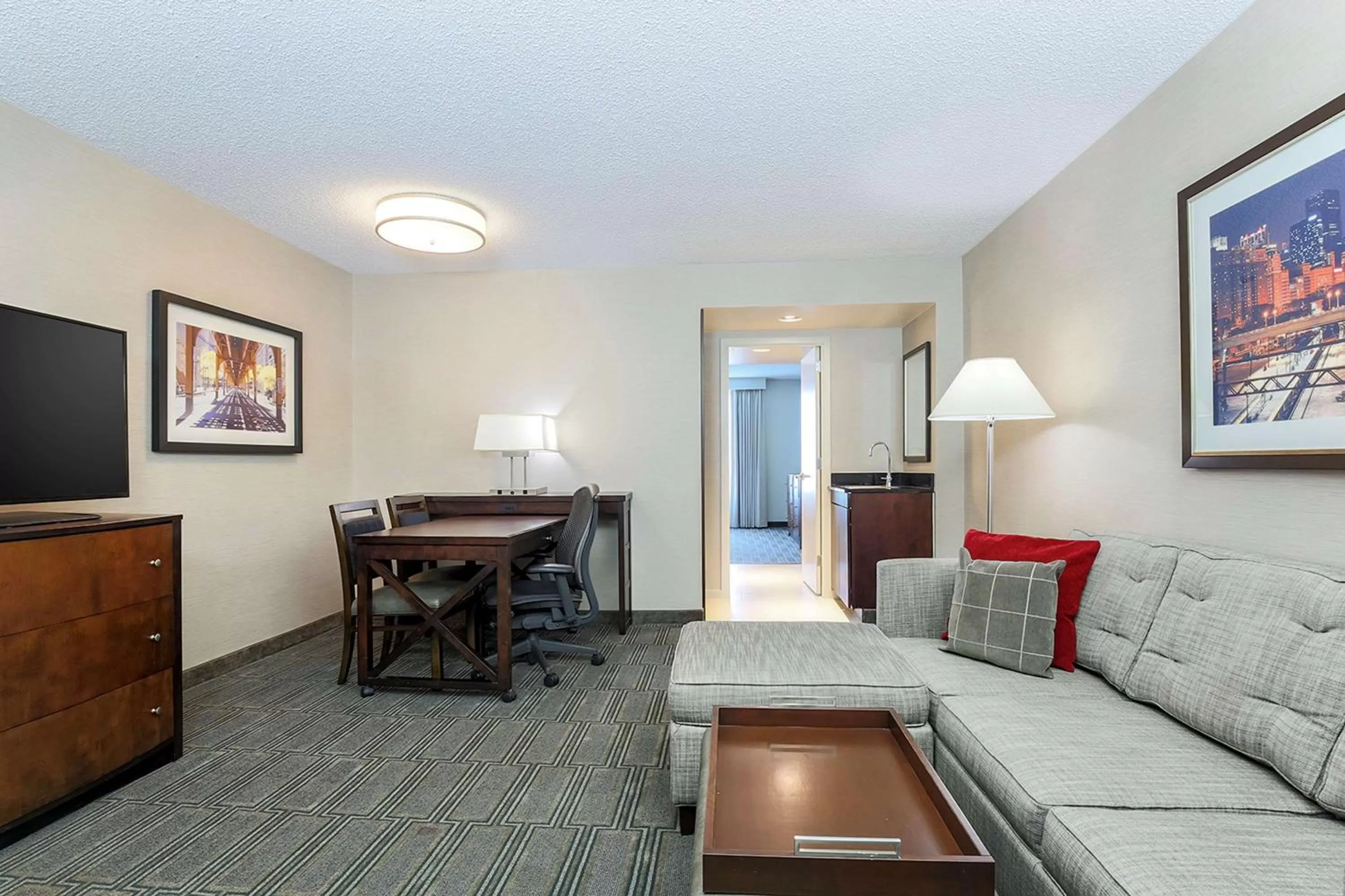 Bedroom in Embassy Suites by Hilton Chicago Lombard