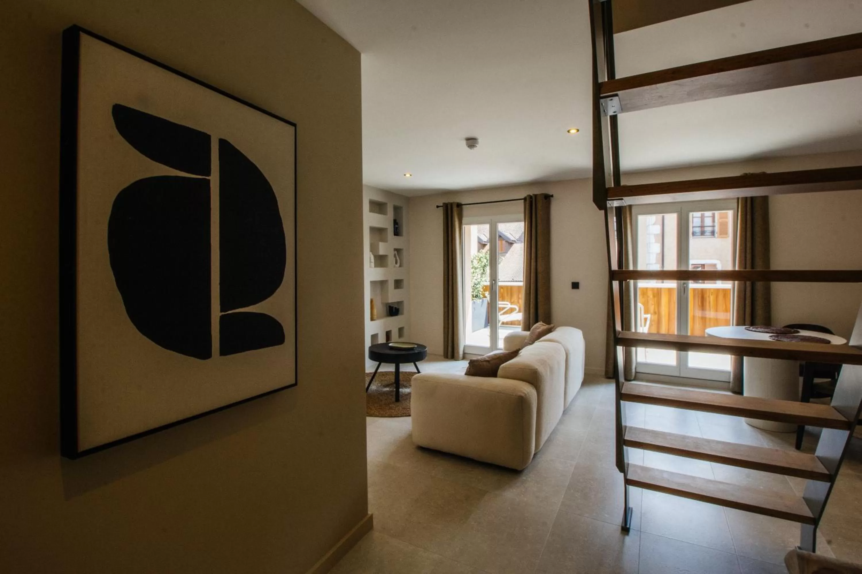 Seating area in Auberge du Lyonnais