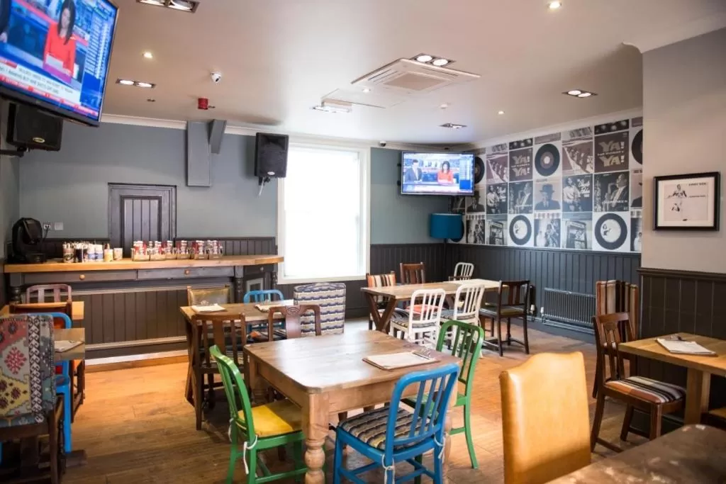 Restaurant/places to eat in Thomas James Hotel