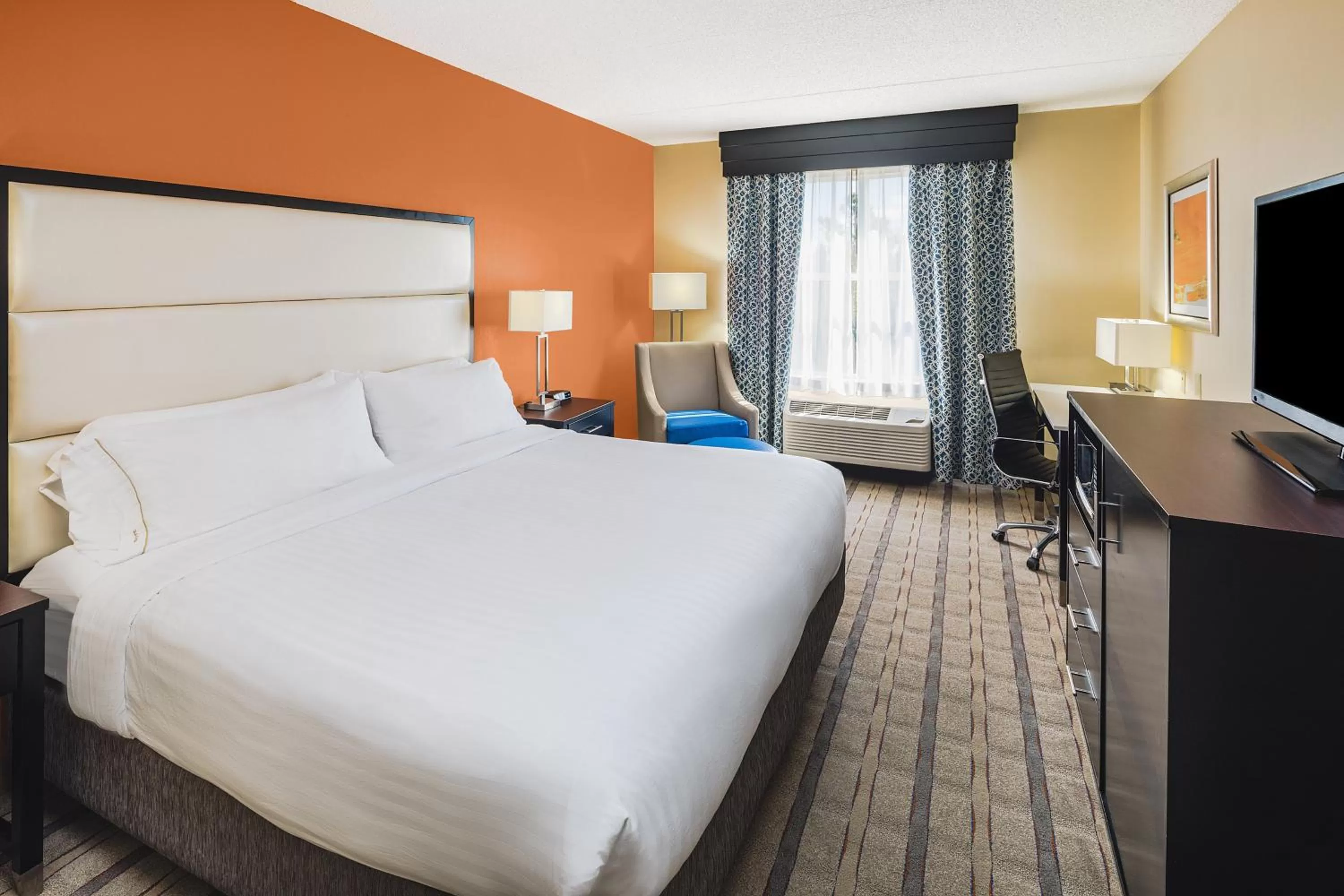 Photo of the whole room, Bed in Holiday Inn Express & Suites Atlanta NE- Duluth by IHG