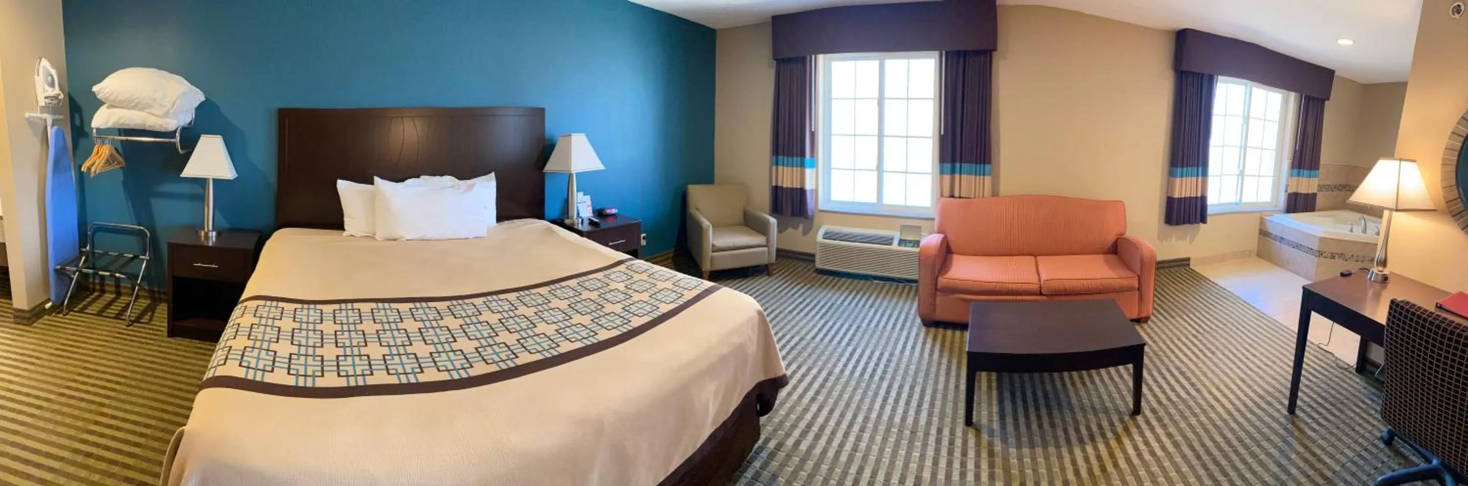 Photo of the whole room, Bed in Victorian Inn