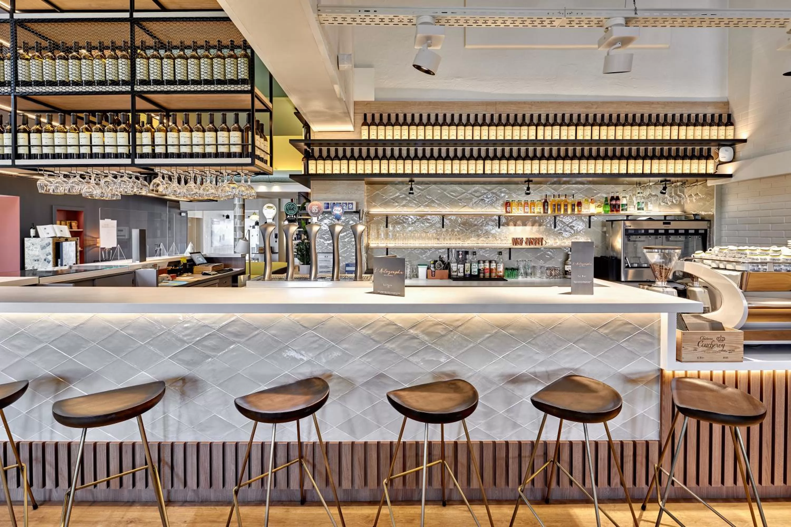 Lounge or bar in ibis La Roche Sur Yon Vendespace