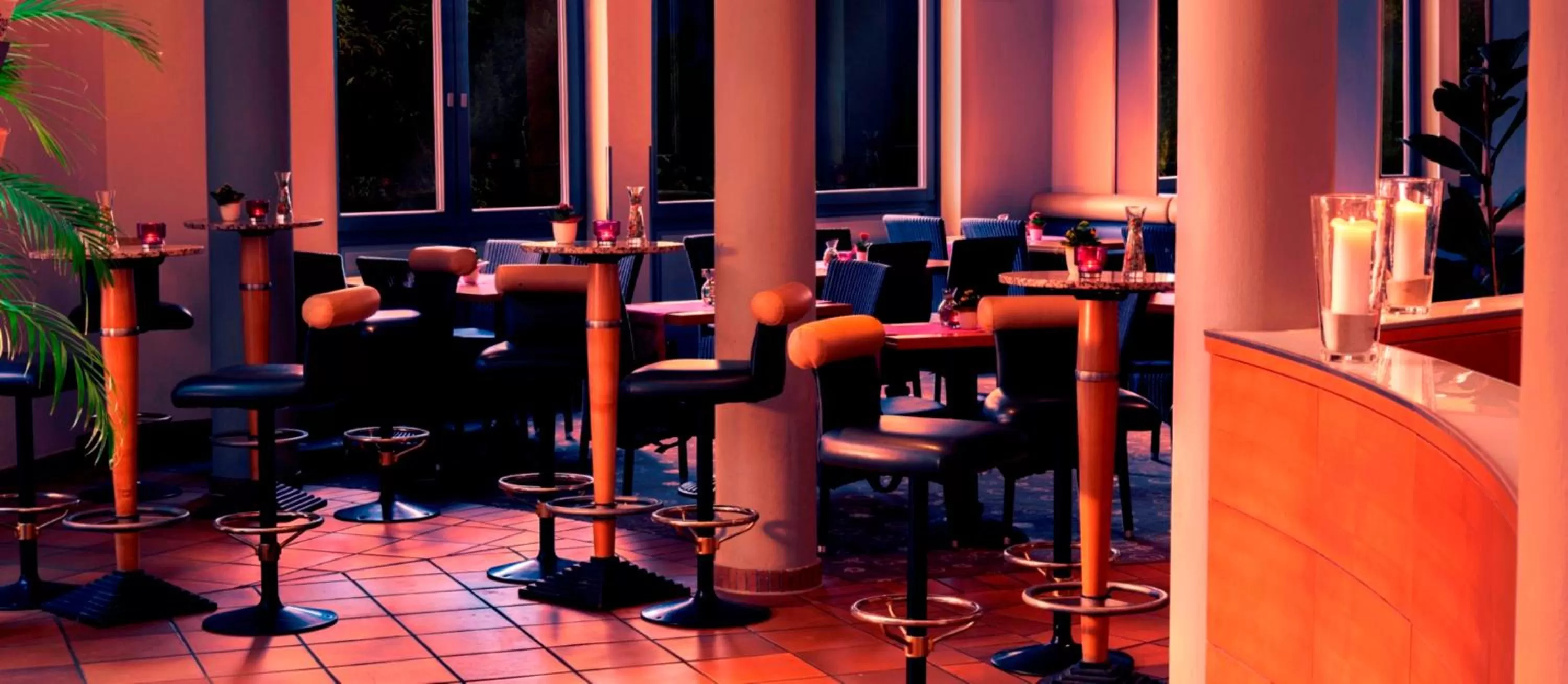 Lounge or bar in Mövenpick Hotel München-Airport