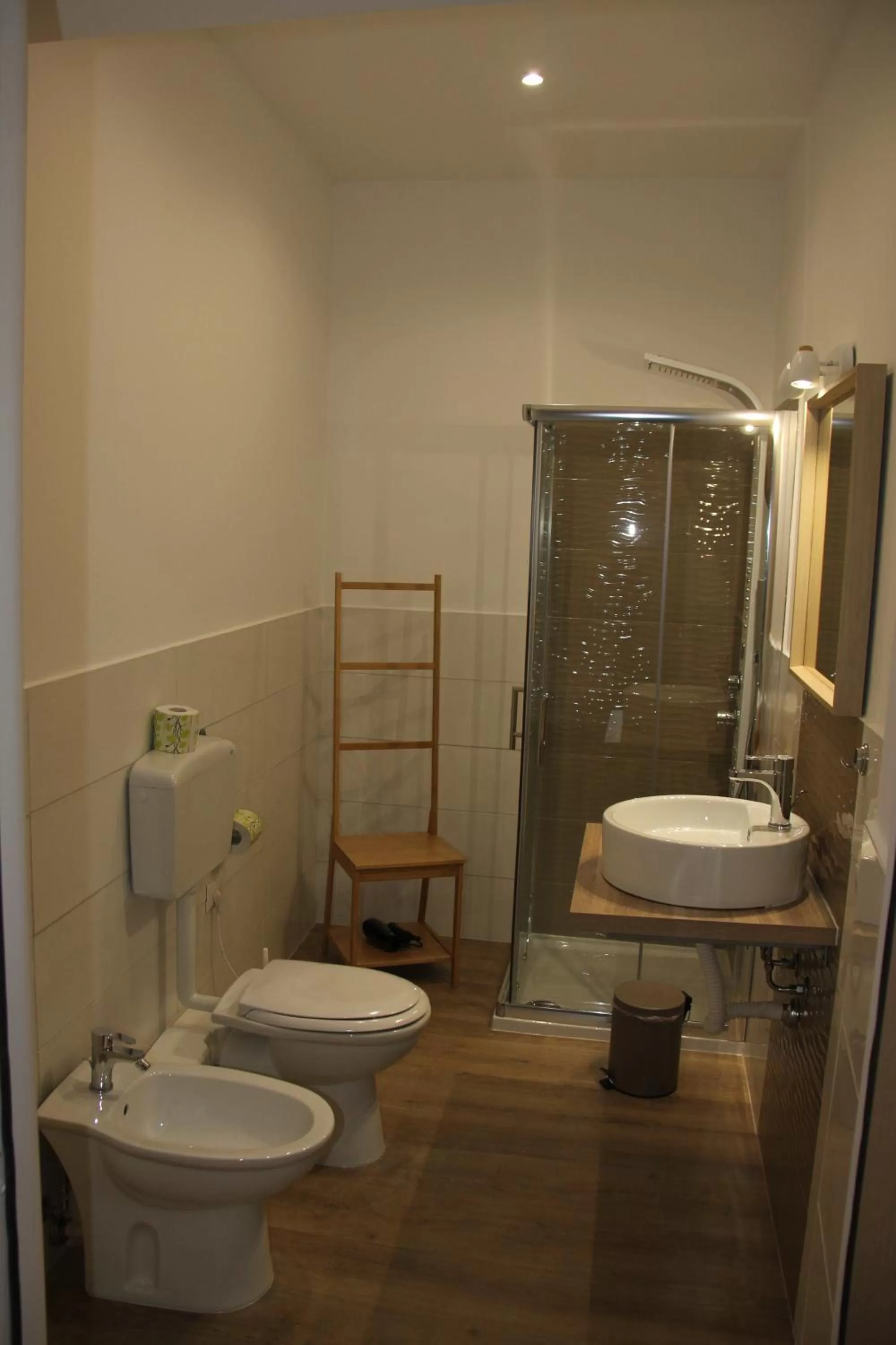 Toilet in B&B Matteo Bonello