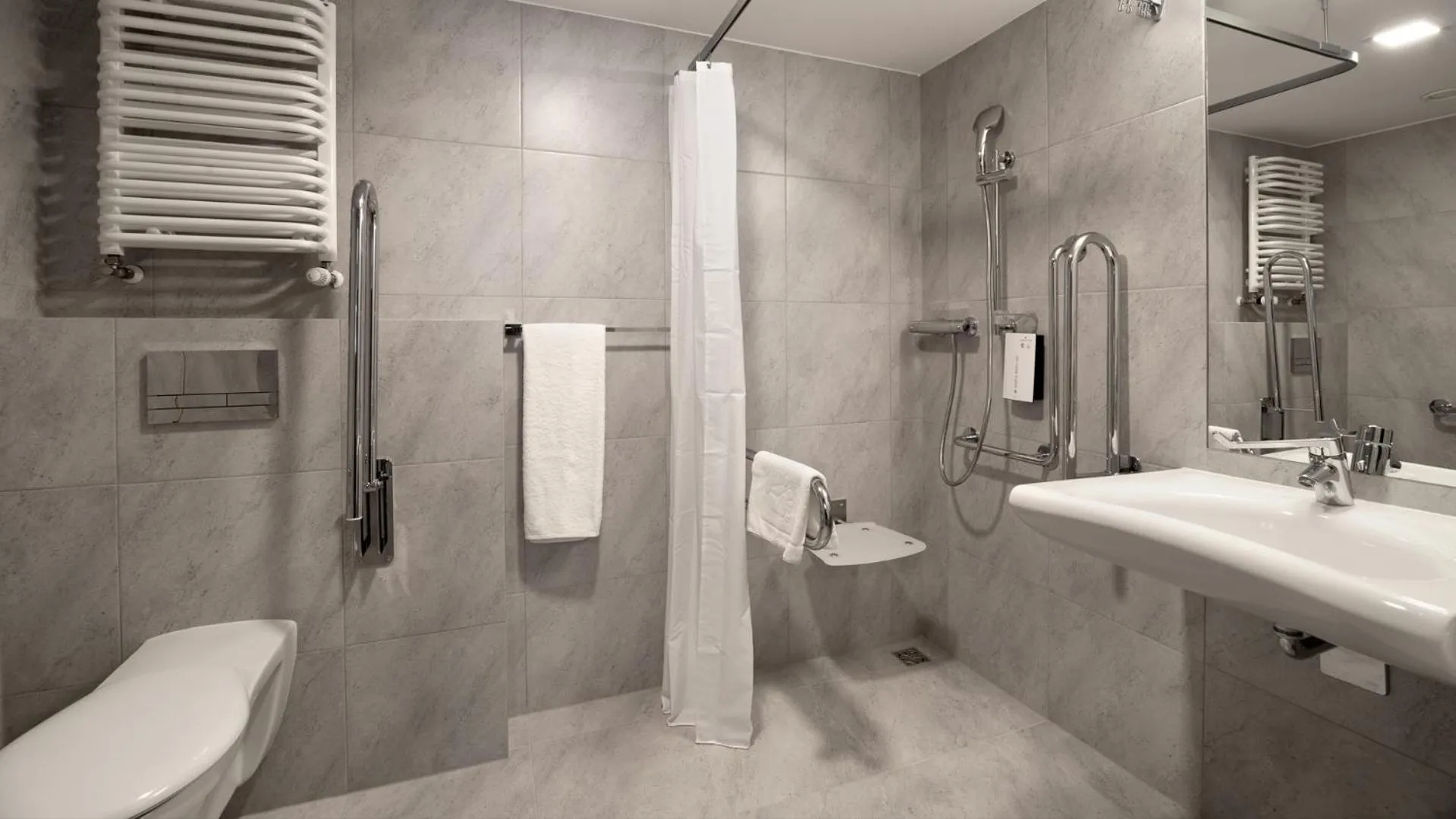 Shower in Golden Tulip Krakow Kazimierz