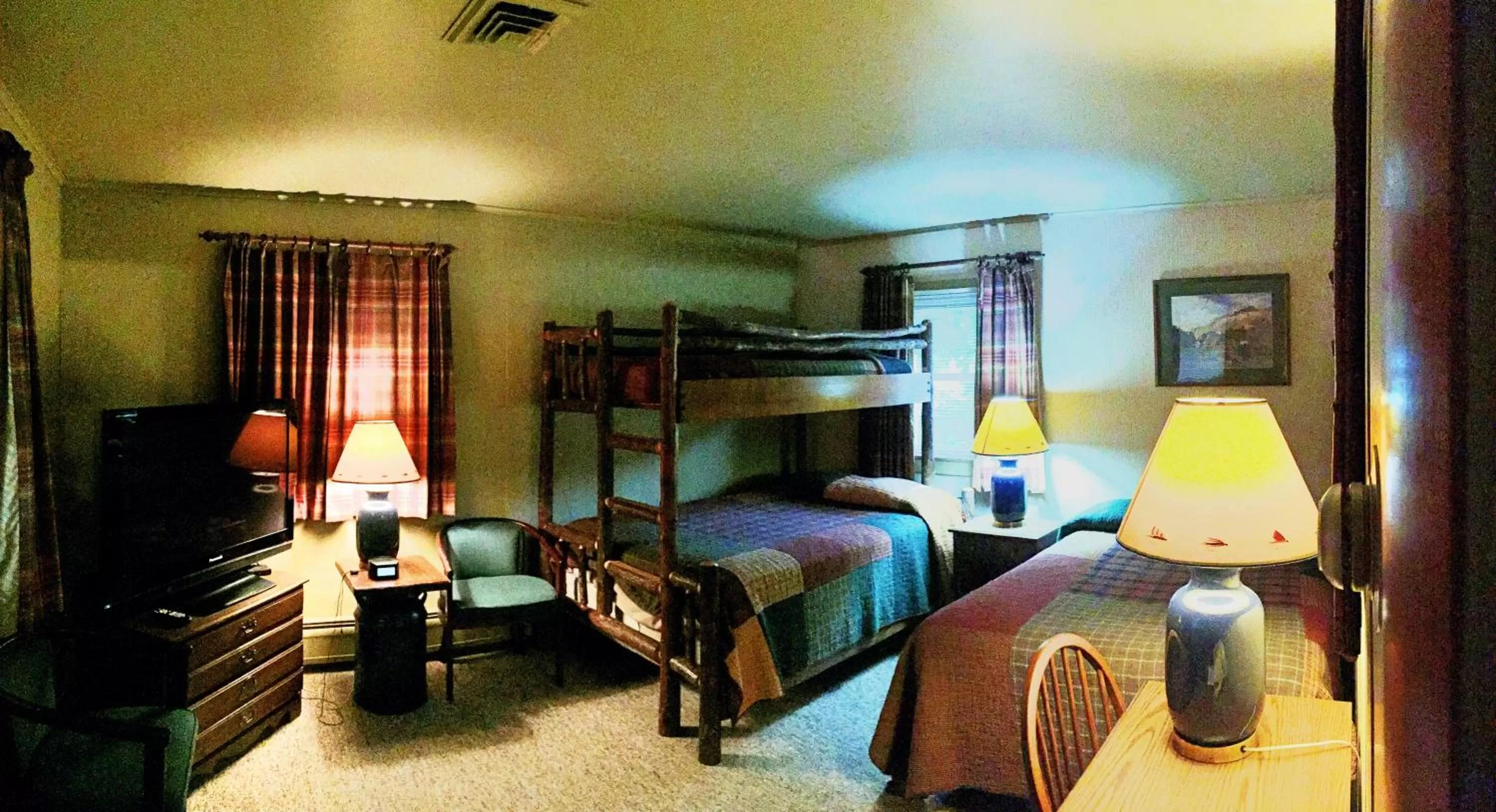 Photo of the whole room, Bed in Hungry Trout Resort