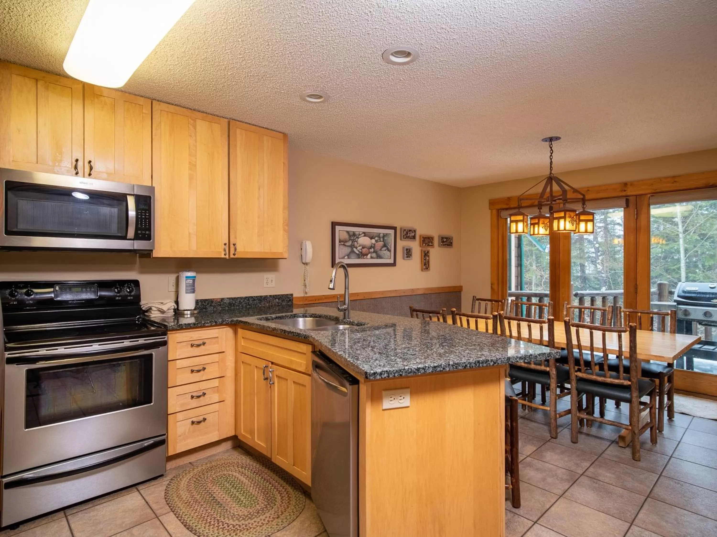 Kitchen/Kitchenette in Caribou Highlands Lodge