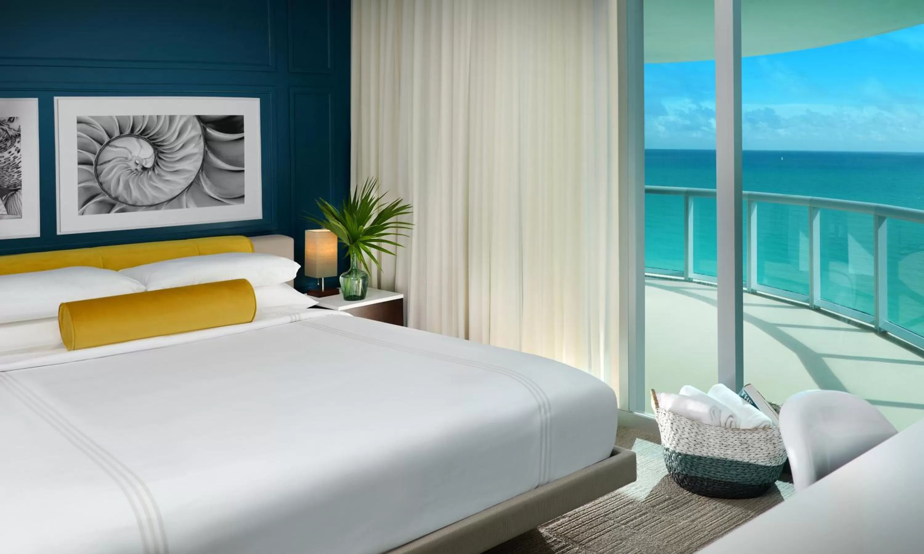 Bedroom, Bed in Sole Miami, A Noble House Resort