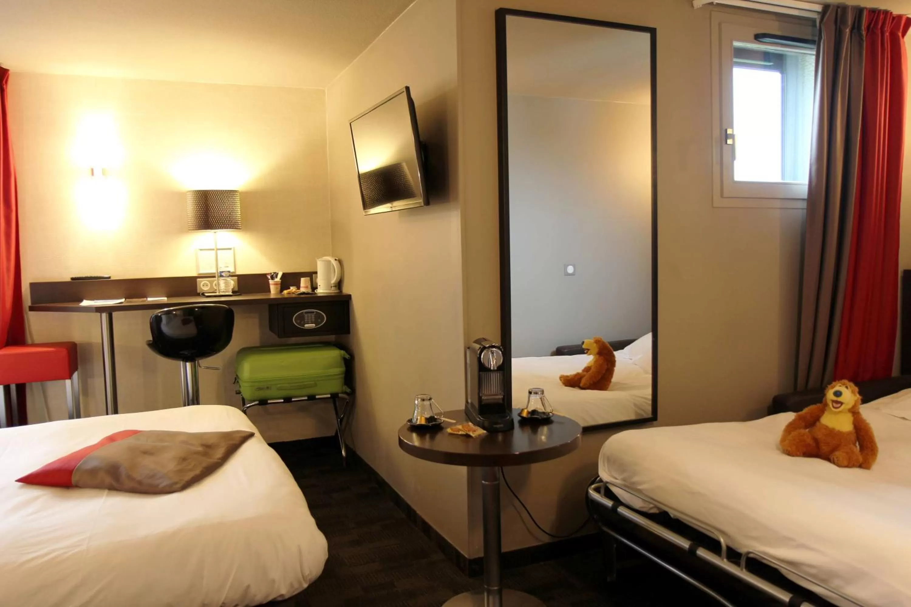 Junior Queen Suite - Non-Smoking in Best Western l'Atelier 117