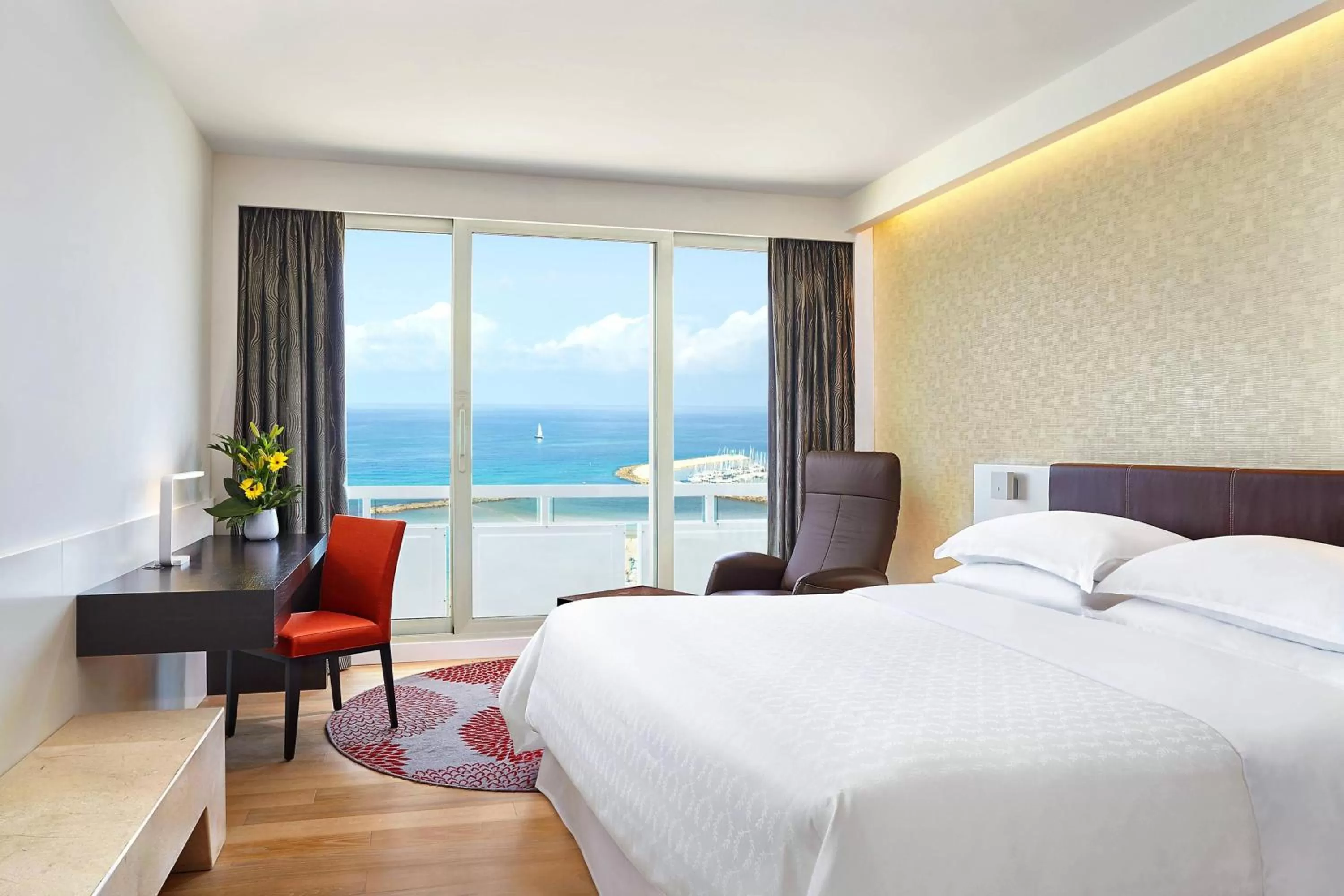 Photo of the whole room, Bed in Sheraton Grand Tel Aviv