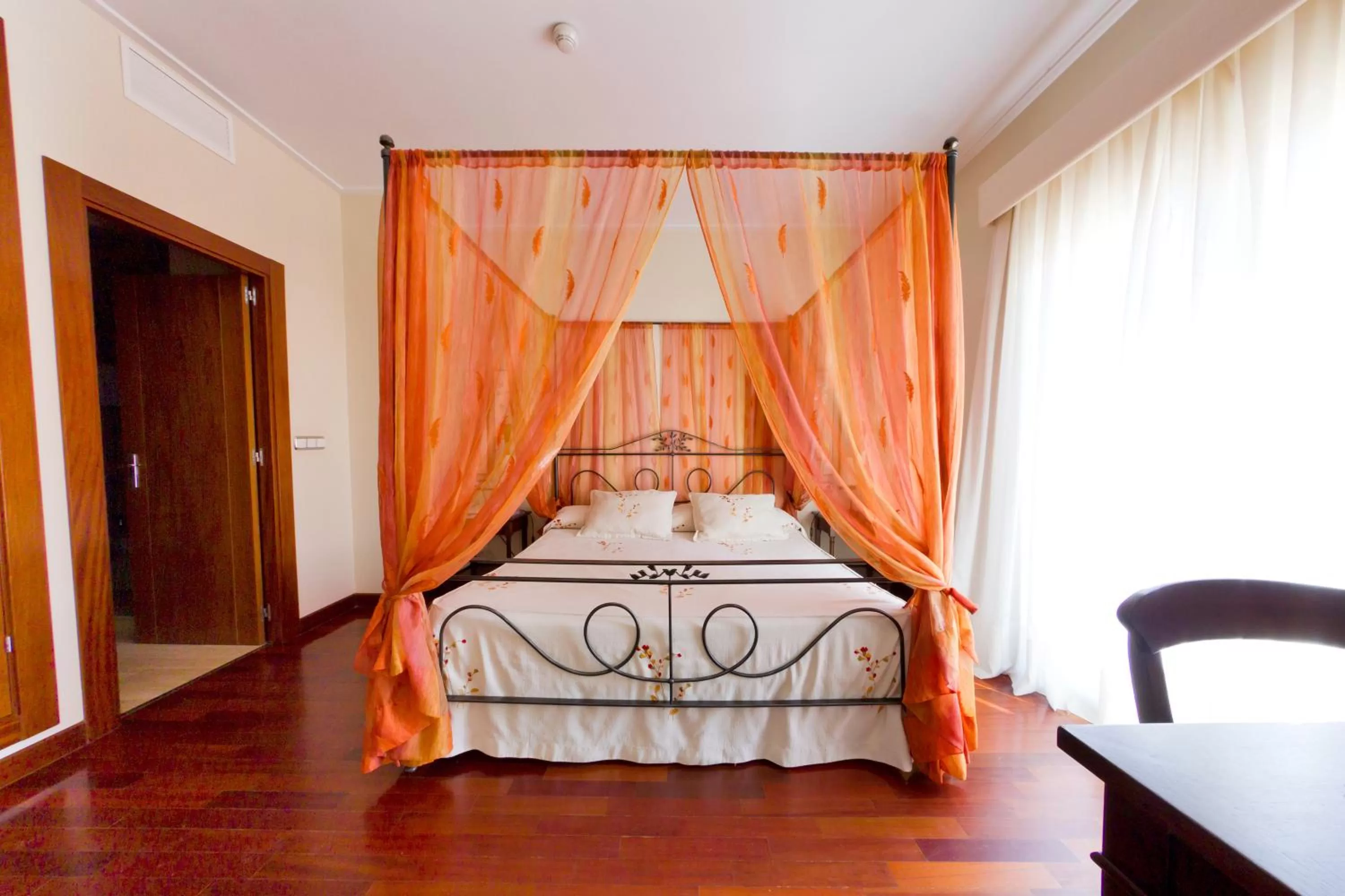 Bedroom, Bed in Hotel Traíña