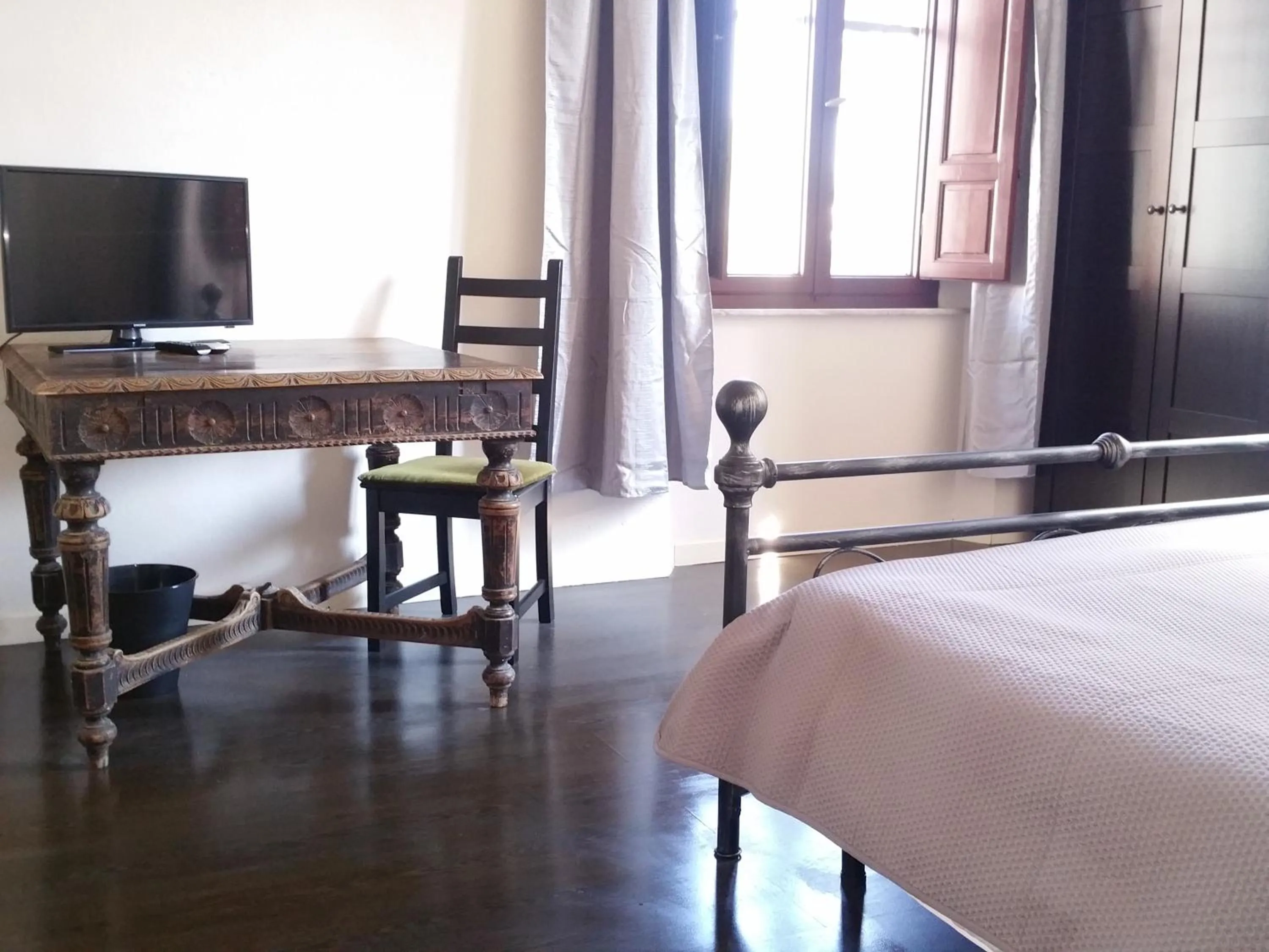 Photo of the whole room, Bed in B&B Villa Regina