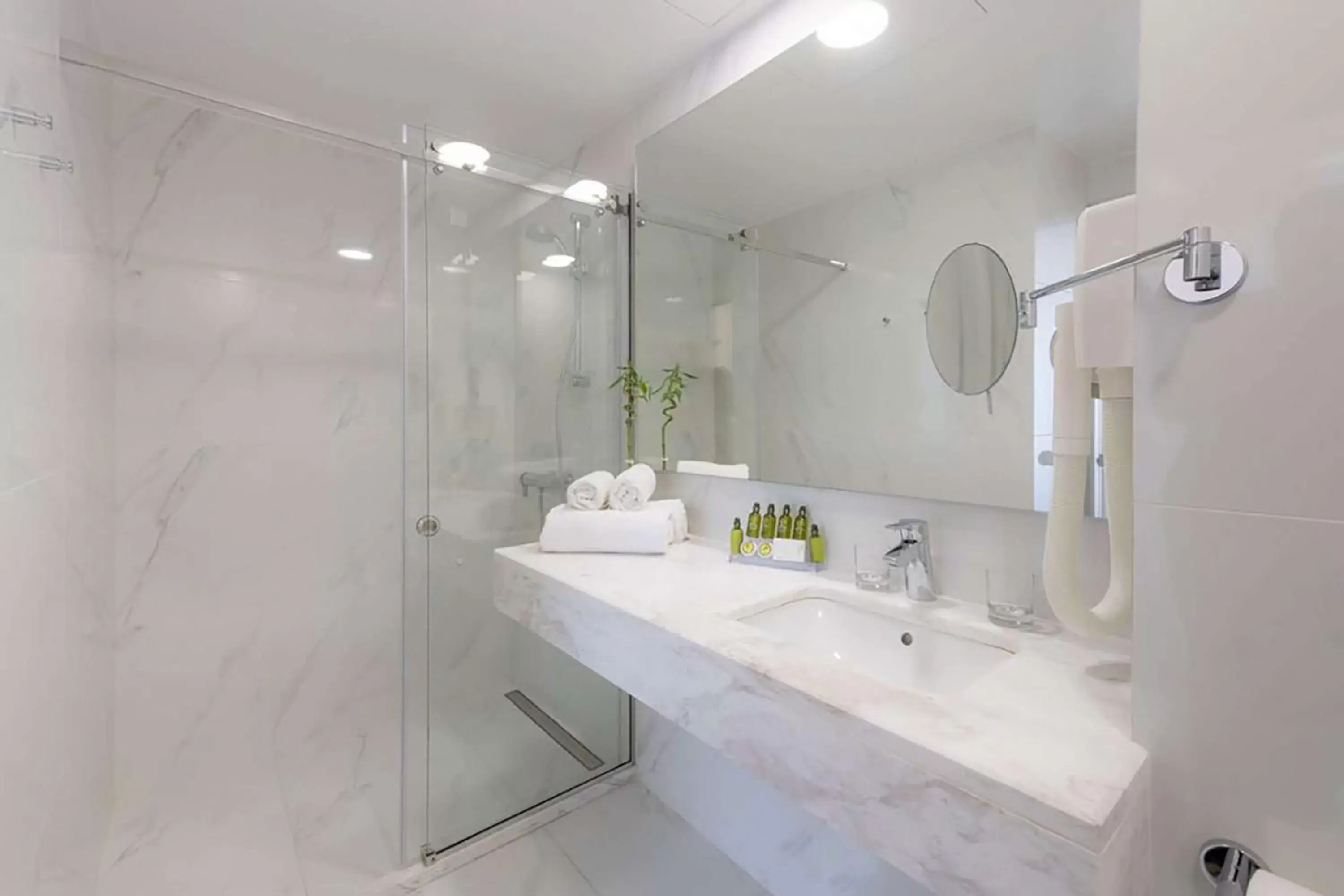 Family Room with Three Singled Beds - Non-Smoking in Dorian Inn - Sure Hotel Collection by Best Western Family Room with Three Singled Beds - Non-Smoking in Dorian Inn - Sure Hotel Collection by Best Western