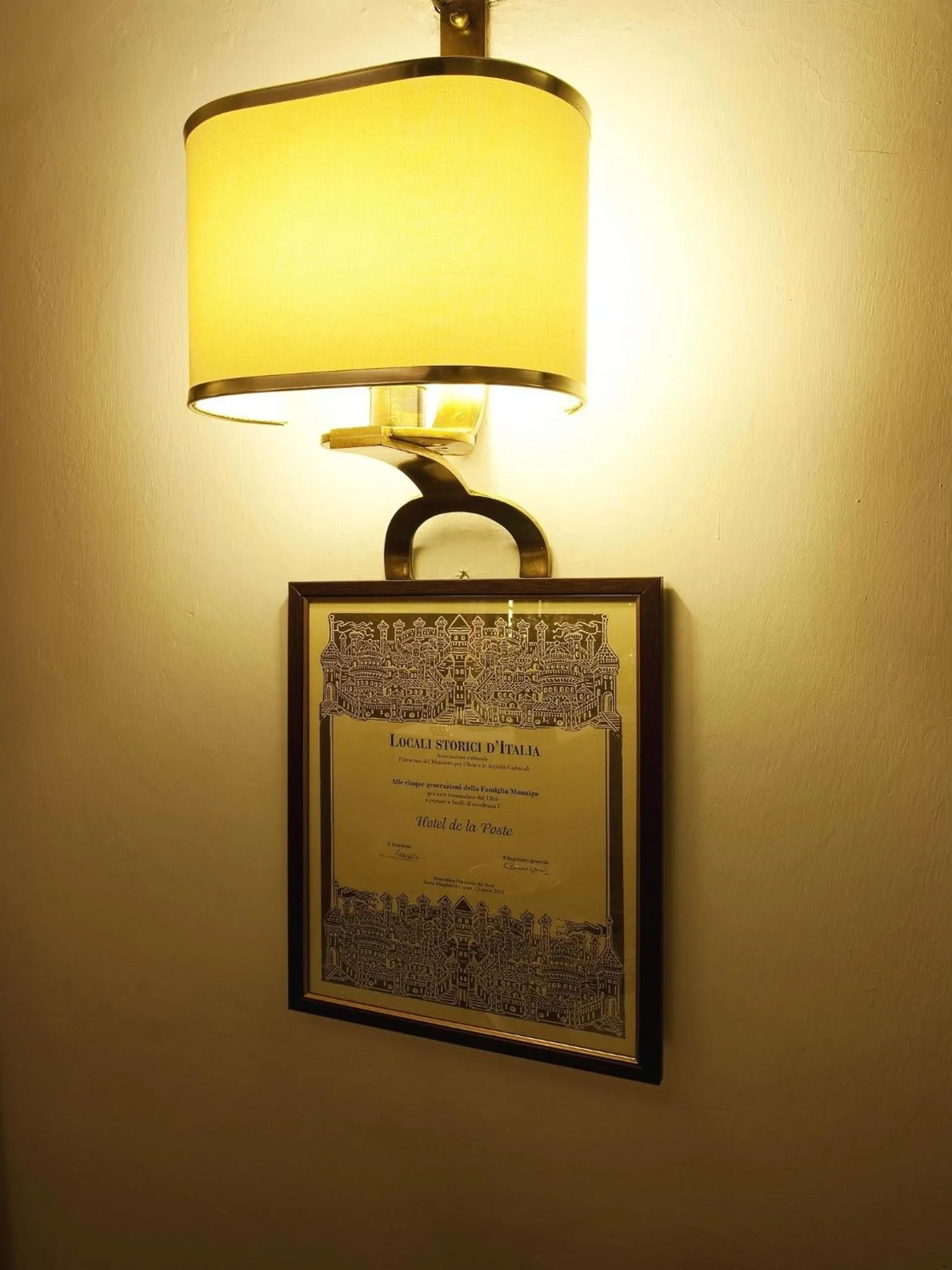 Restaurant/places to eat in Hotel De La Poste