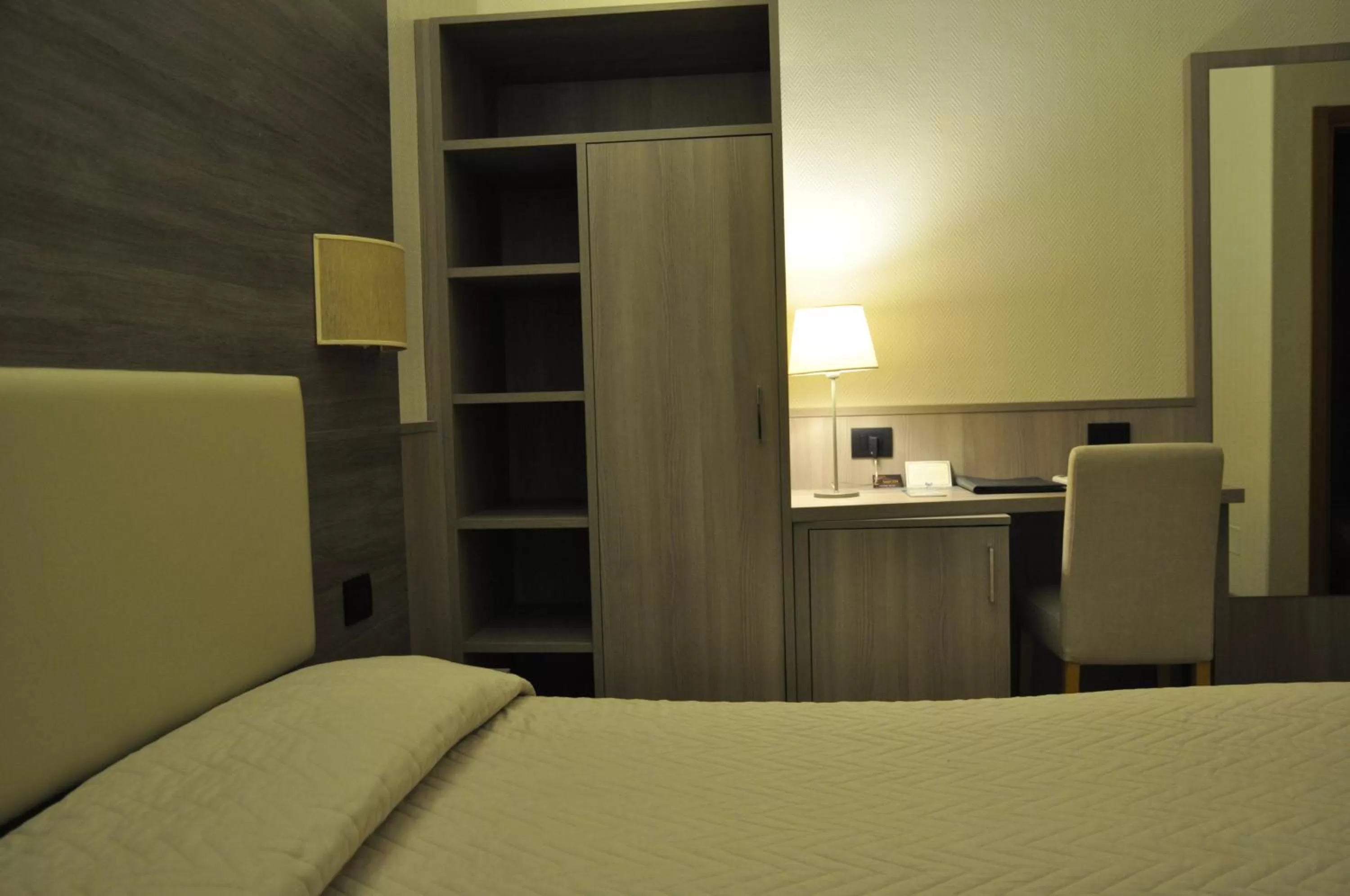 Other, Bed in Hotel Est Piombino