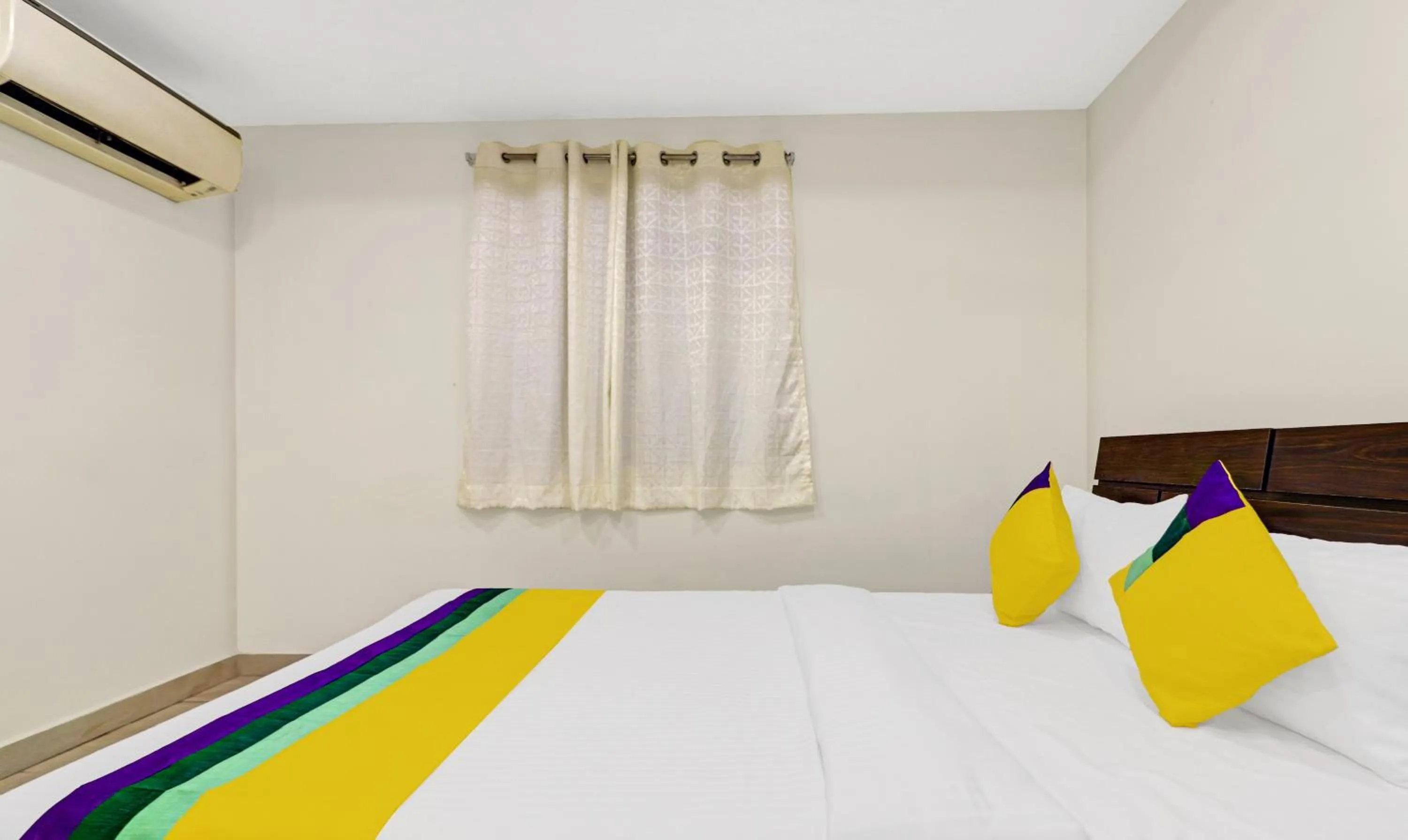 Bed in OYO 10595 Hotel Mirras