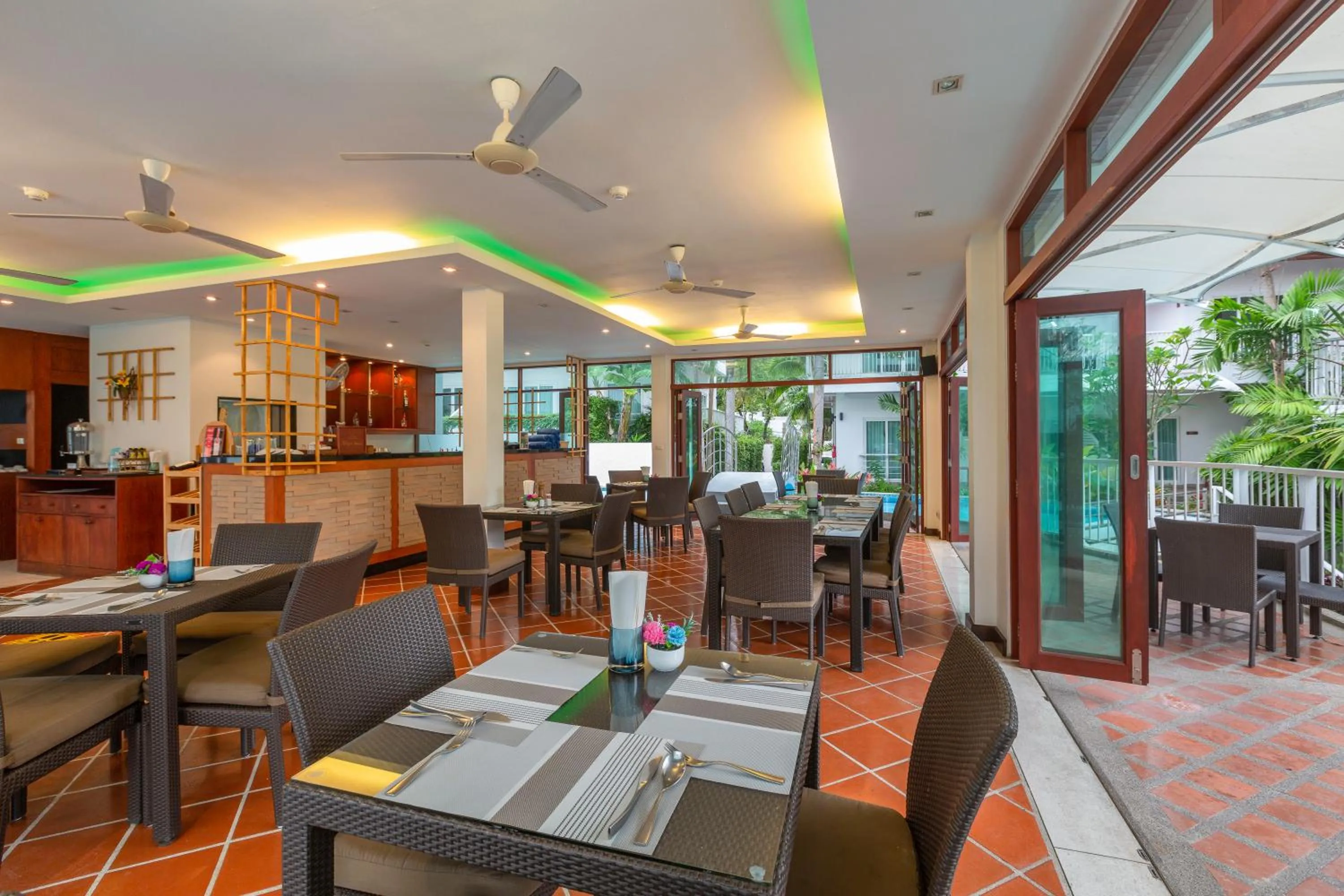Restaurant/places to eat in Phunawa Resort Phuket Karon Beach - SHA Plus