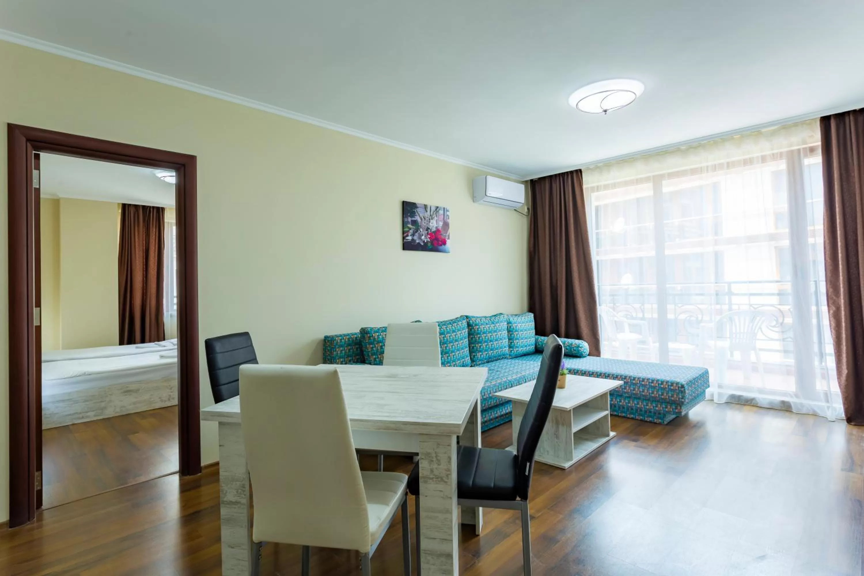 Living room, Dining Area in Rose Gardens Apart Hotel