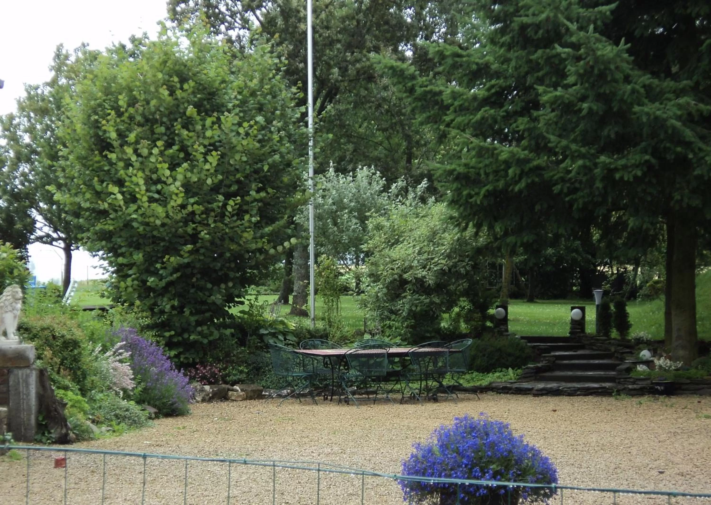 Garden in B&B La Niouche