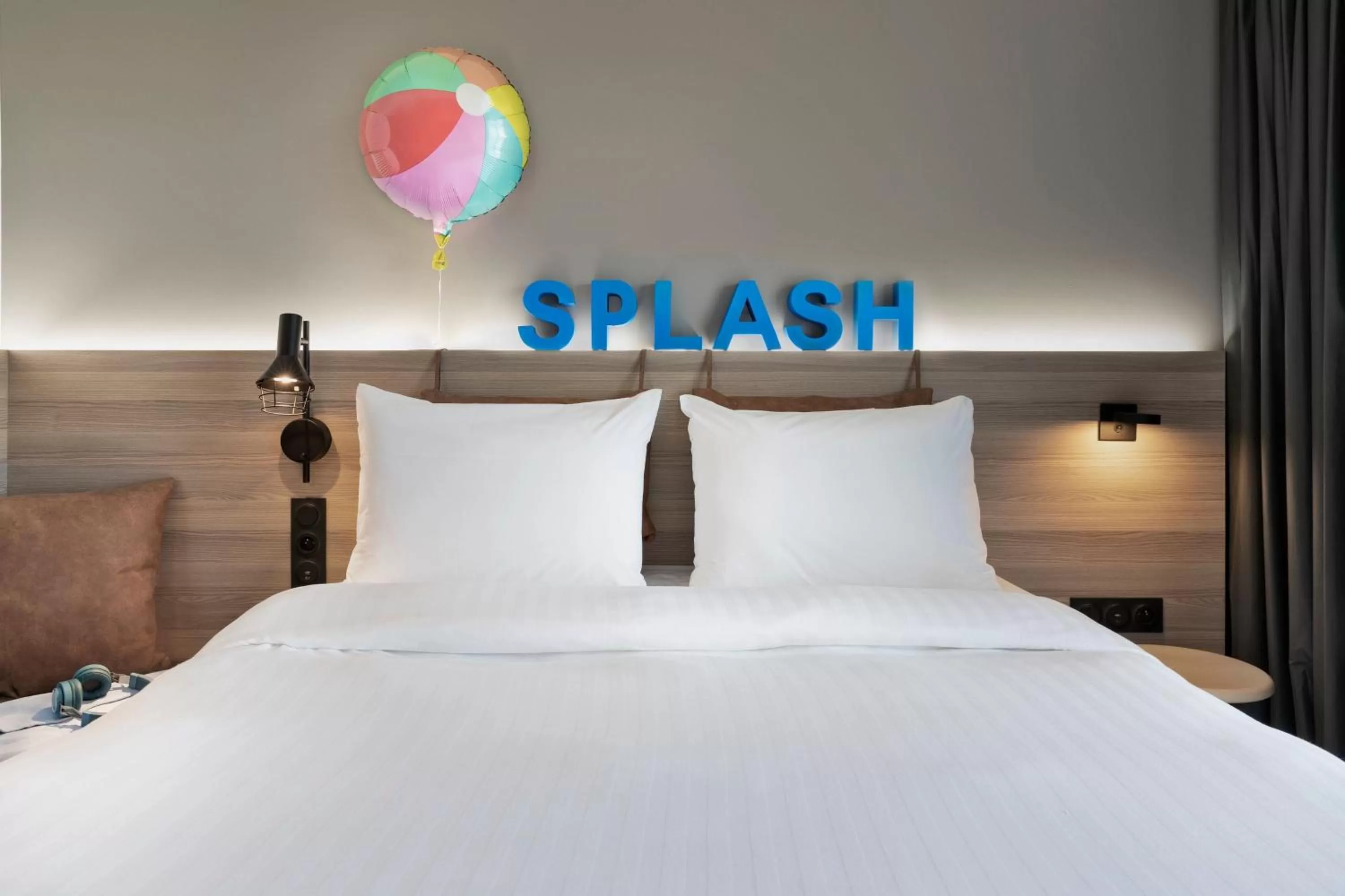 Photo of the whole room in Moxy La Ciotat