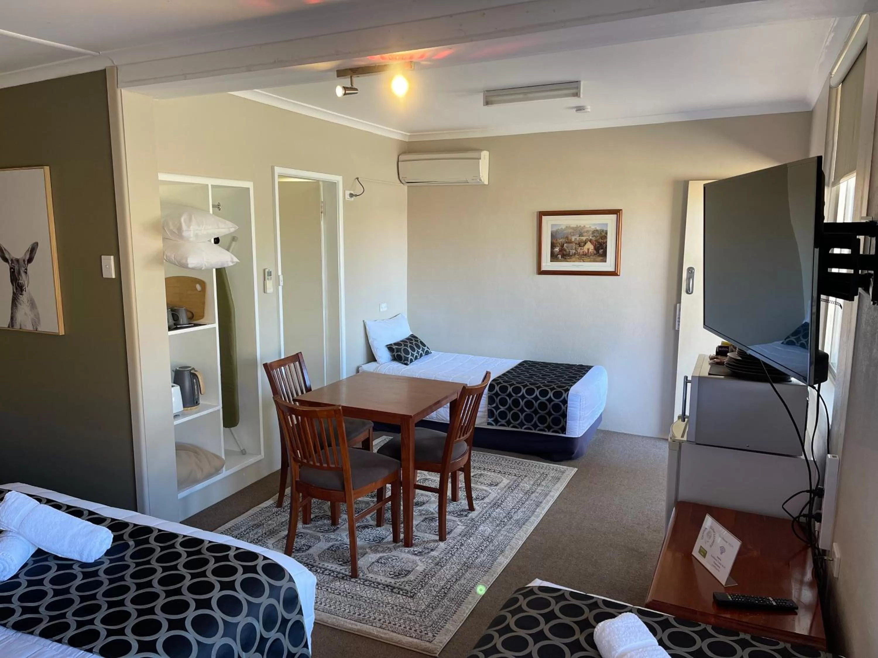 TV and multimedia, Bed in Quirindi Sunflower Motor Inn