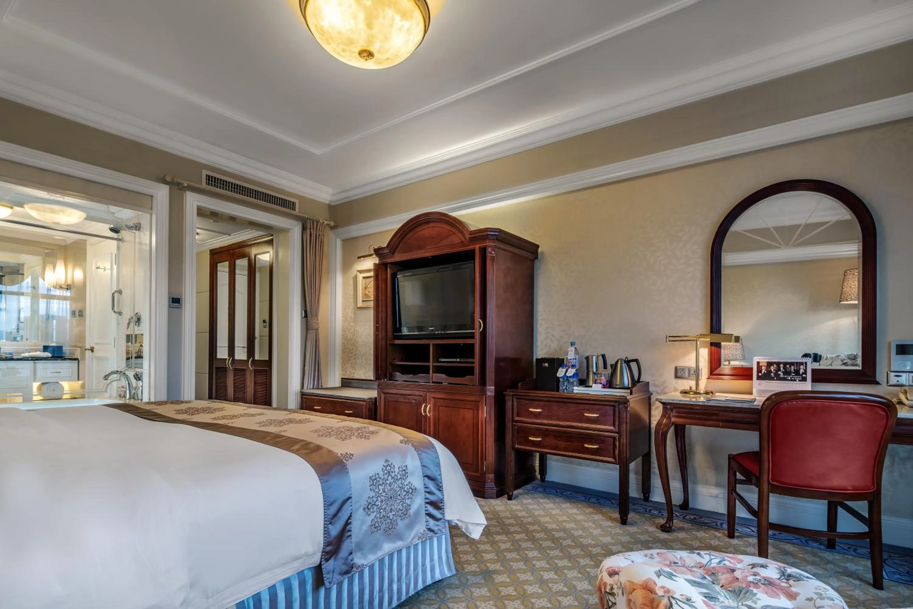 Bed in Green Lake Hotel