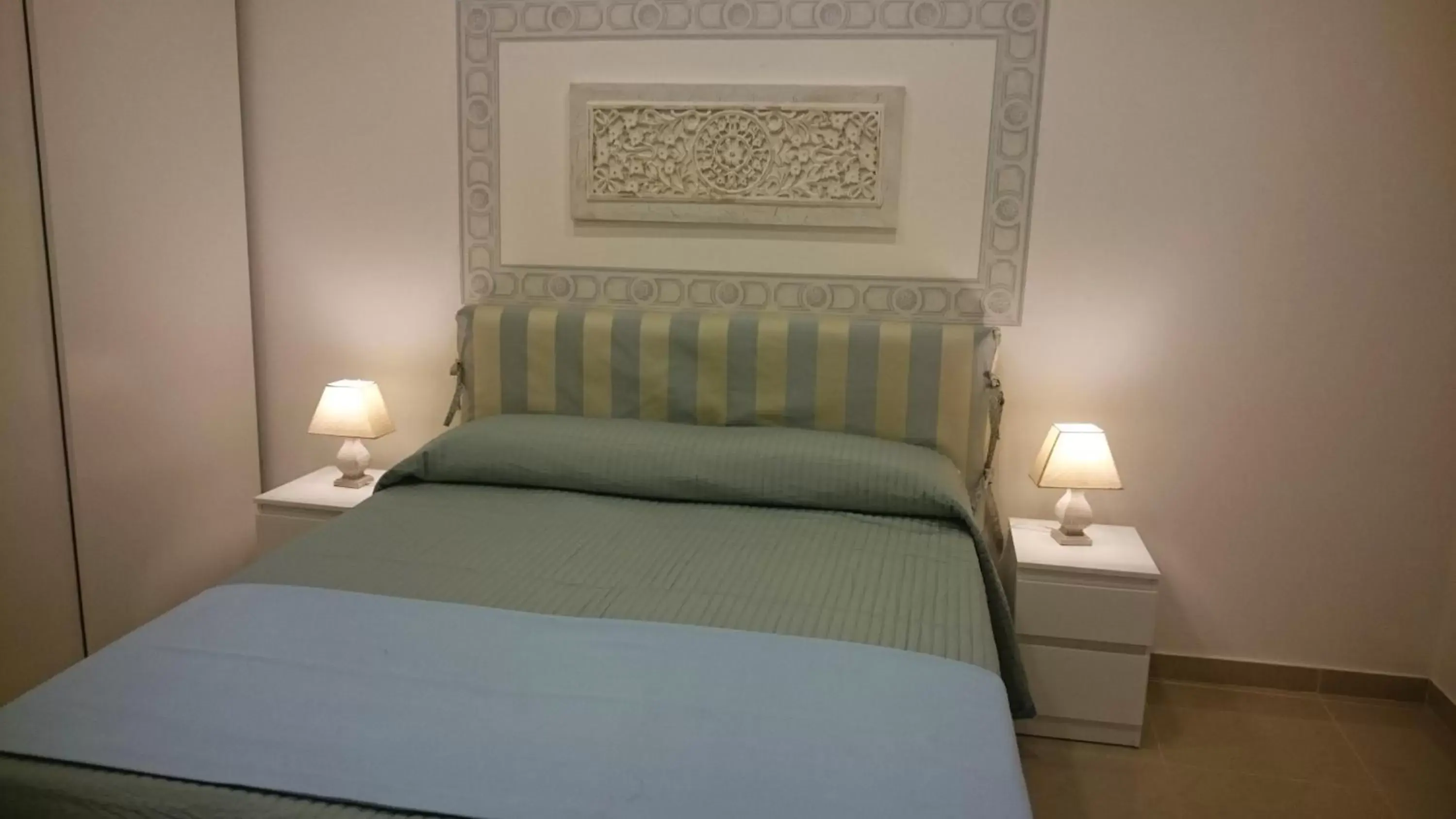 Double Room (2 Adults + 1 Child ) in Guantai 30 Double Room (2 Adults + 1 Child ) in Guantai 30