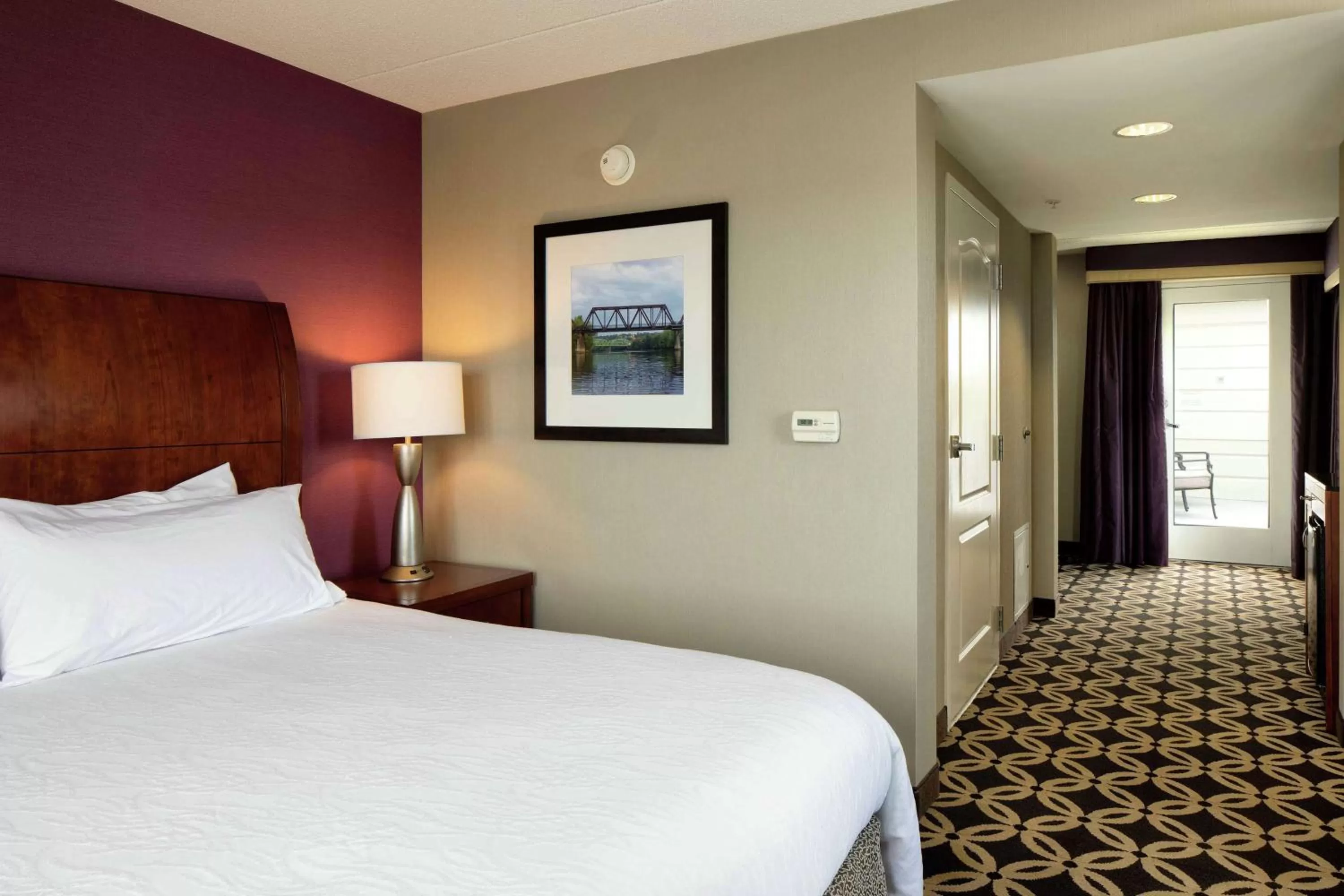 Bed in Hilton Garden Inn Auburn Riverwatch