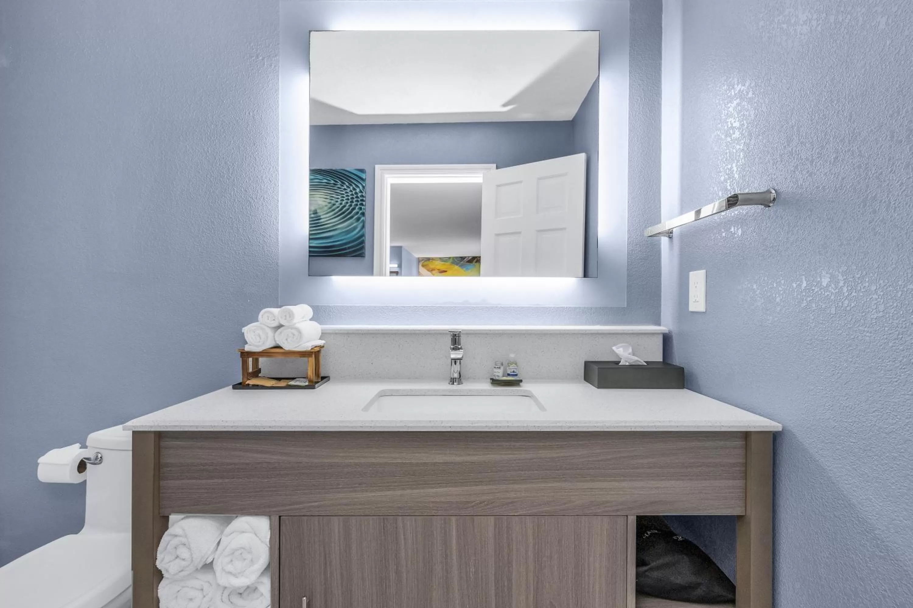 Bathroom in Inn at Rockaway San Francisco Pacifica