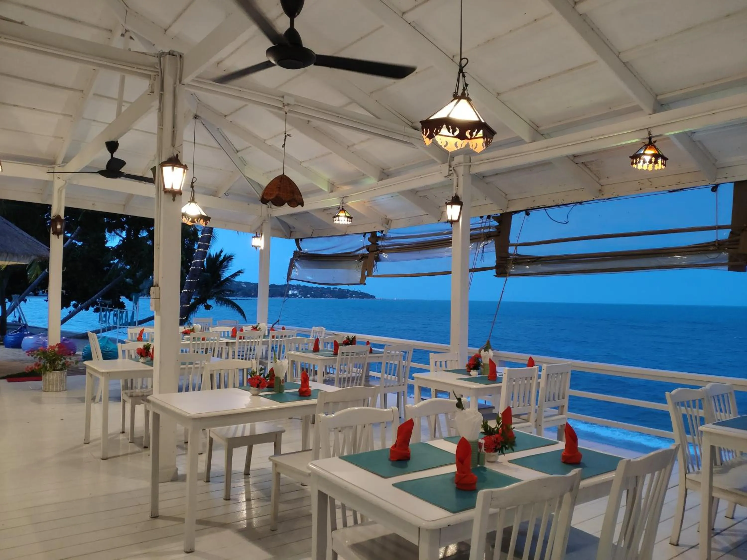 Restaurant/places to eat in Sand Sea Beach Resort