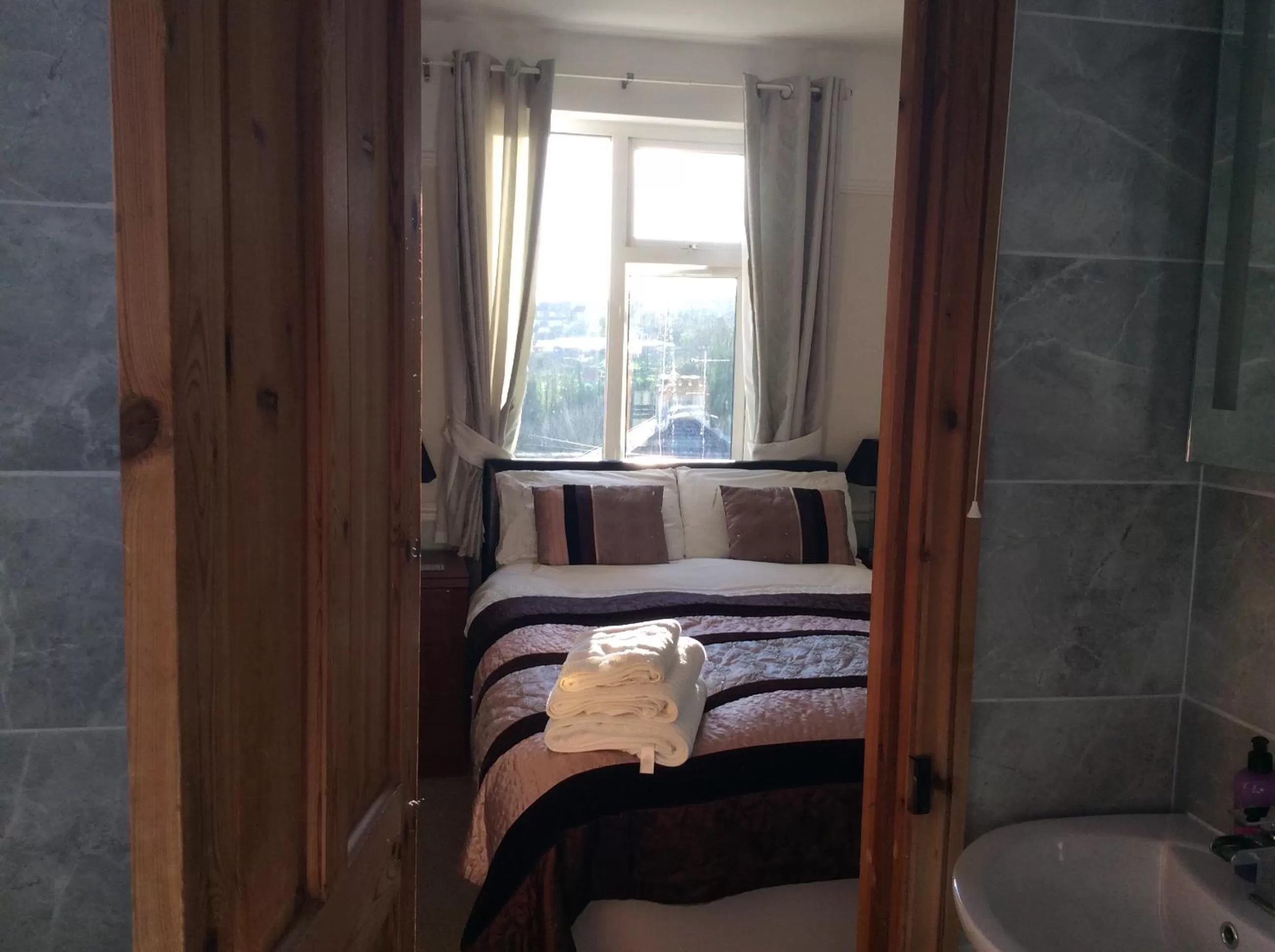 Bed in Alma Lodge Guest House