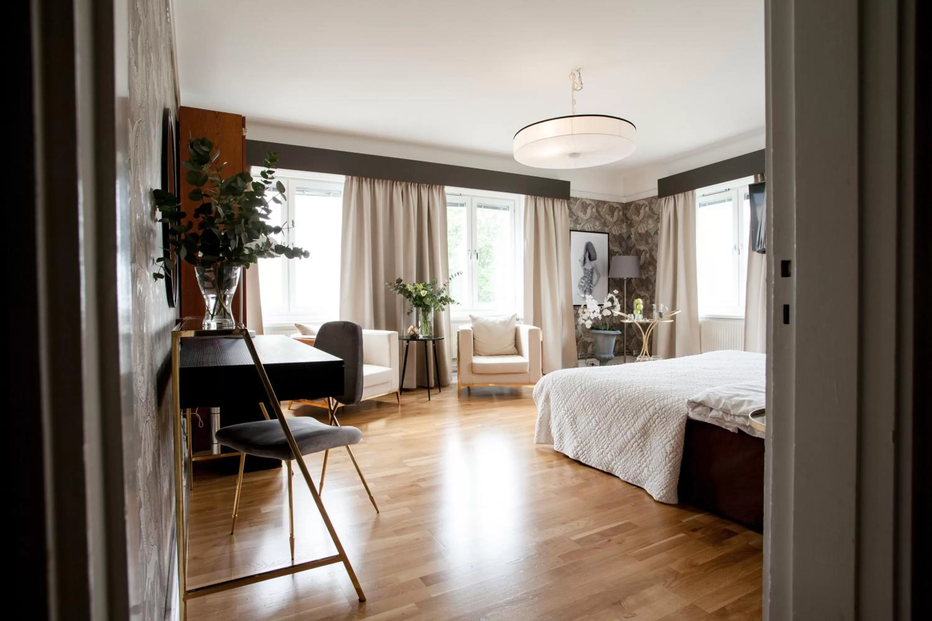 Living room, Bed in Centric Hotel