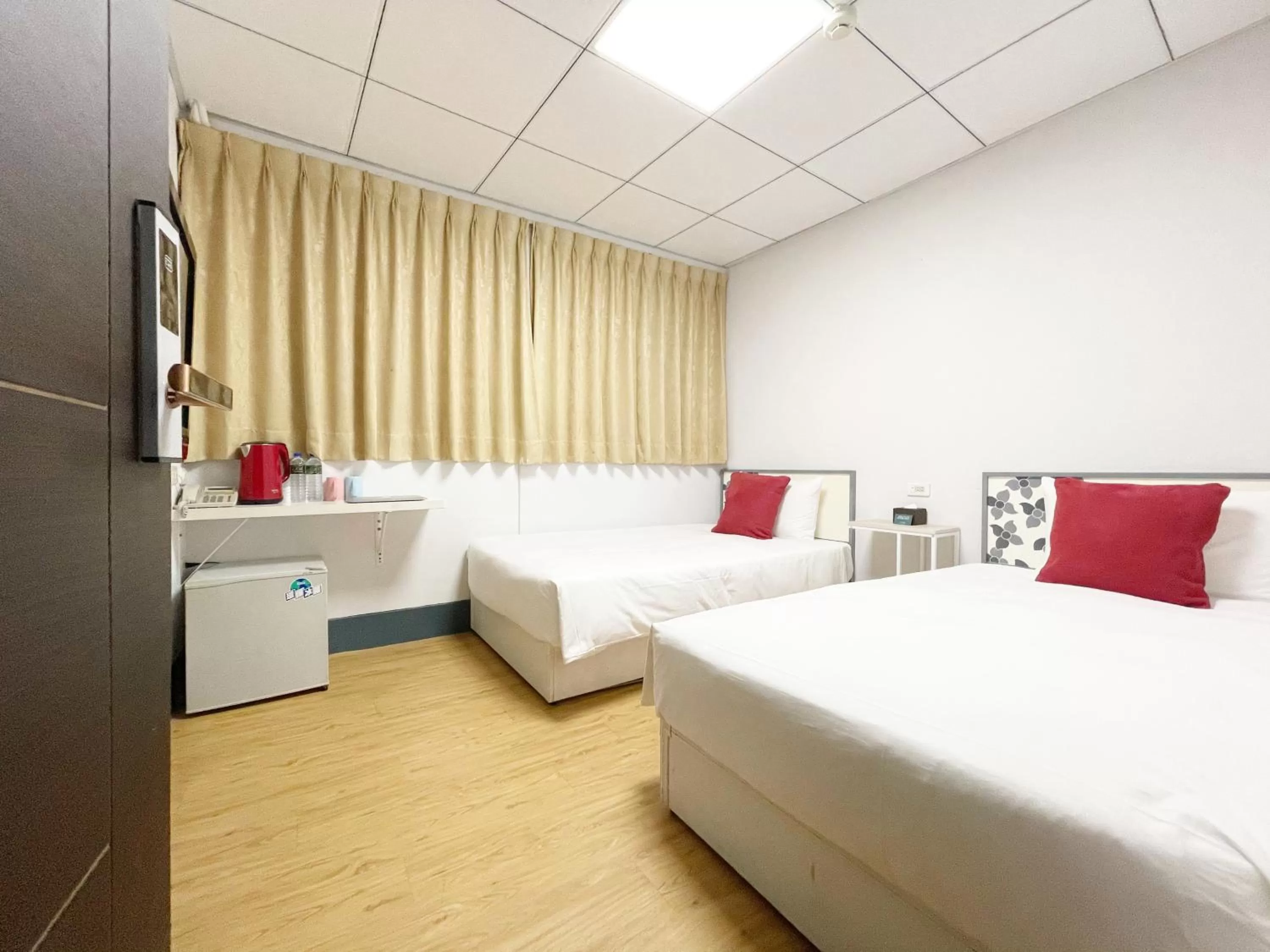 On site, Bed in Sharon Inn