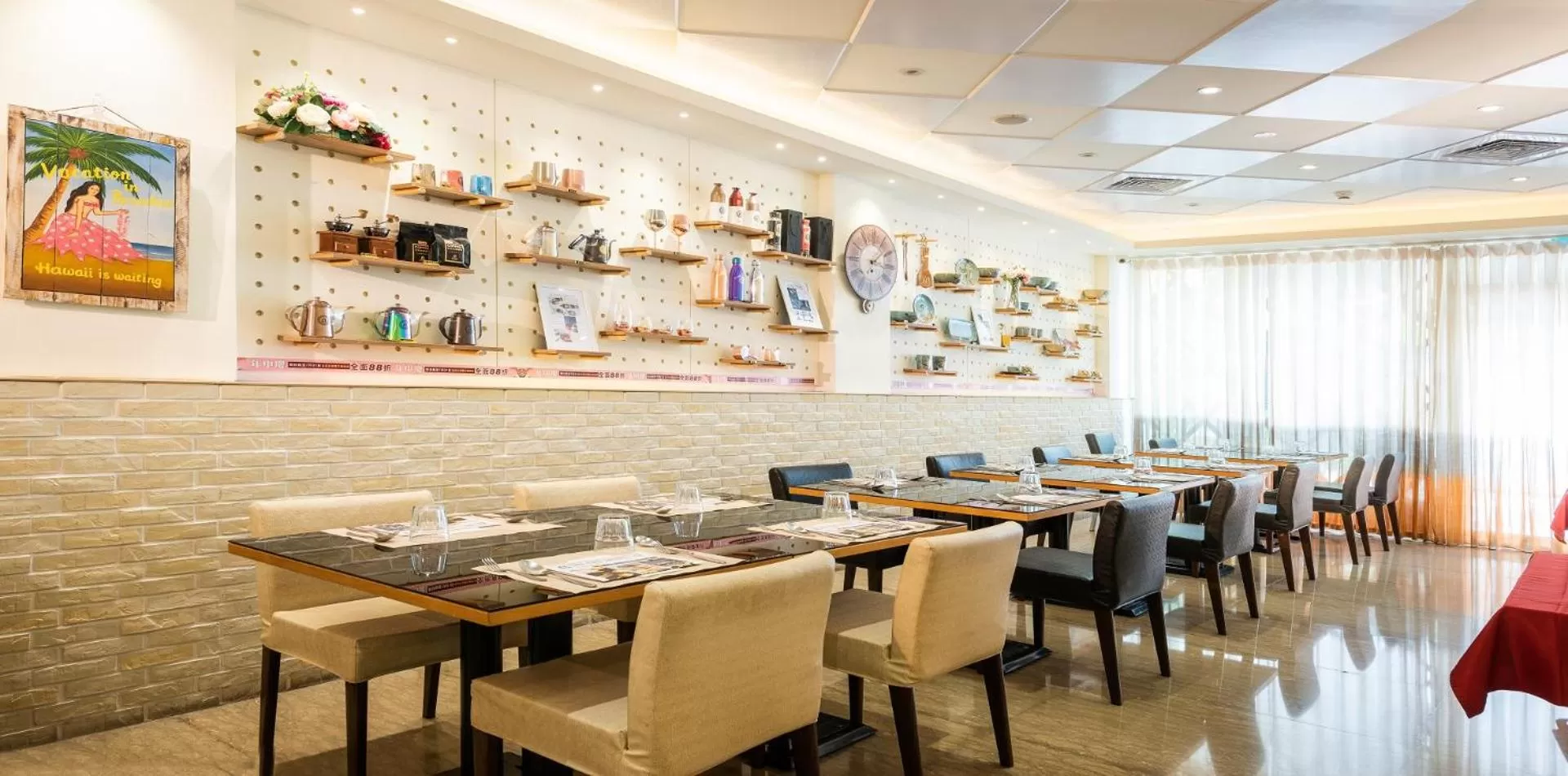 Restaurant/places to eat in Shichi Hotel