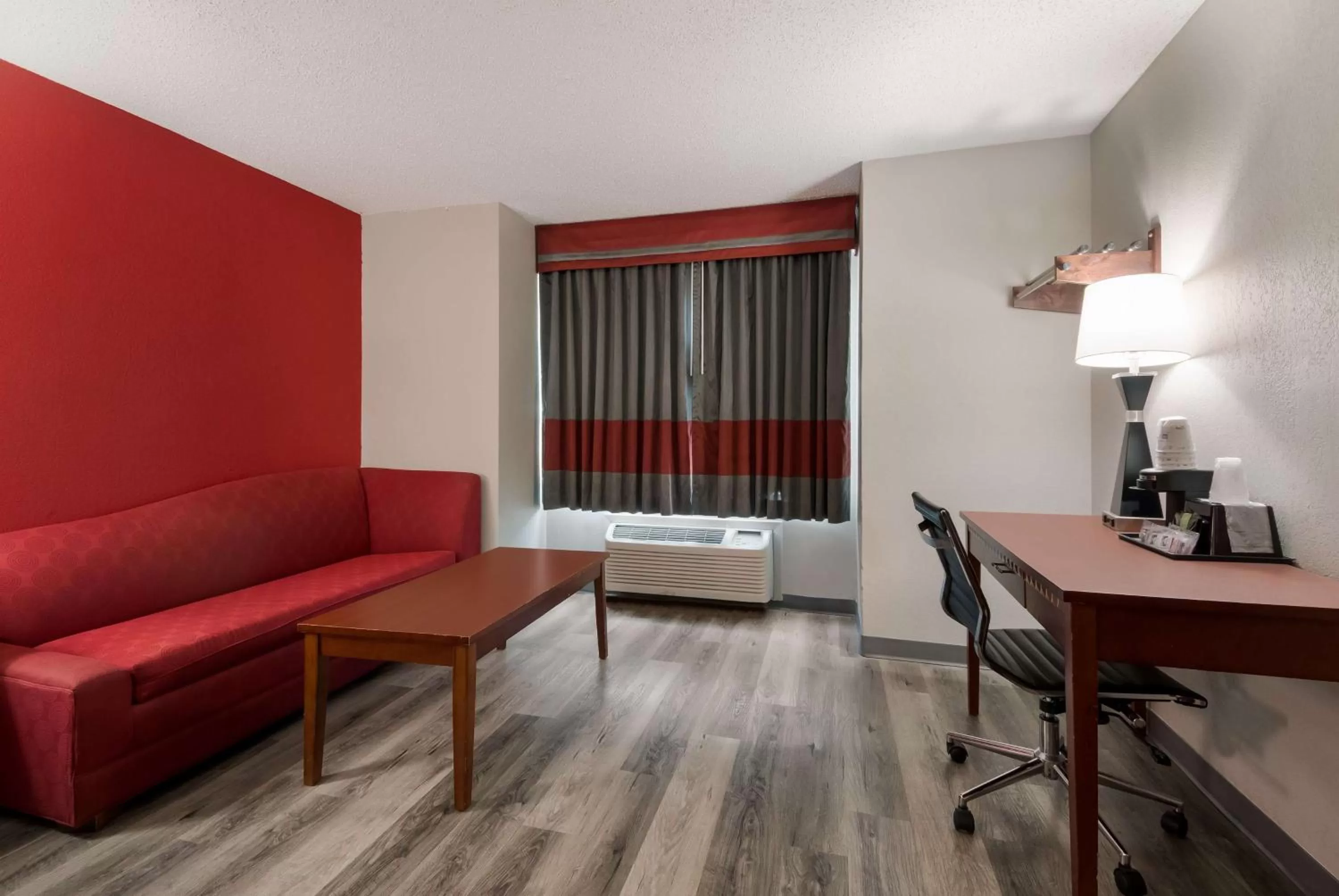 Bedroom in SureStay Plus Hotel by Best Western San Antonio North