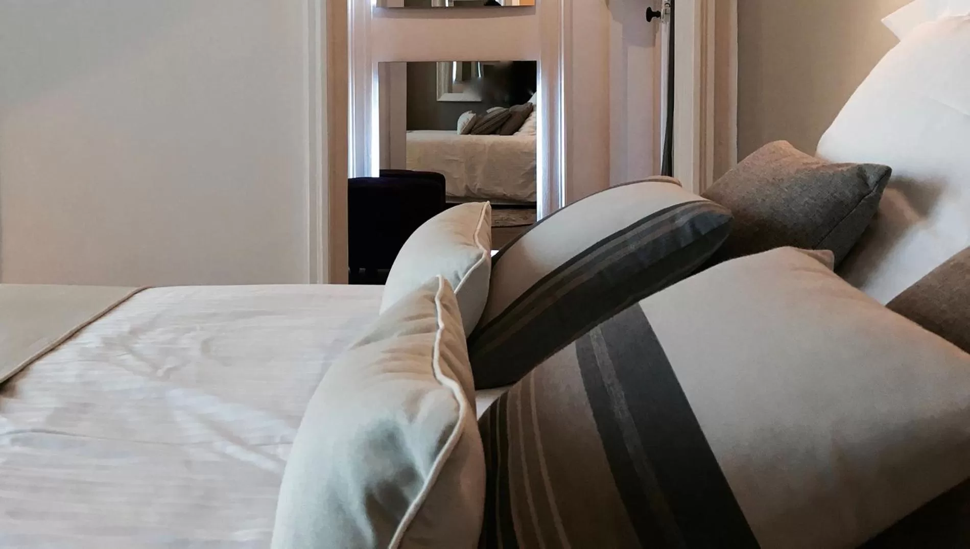 Bed in La Domitia - Maison d'hôtes, massages & bien-être